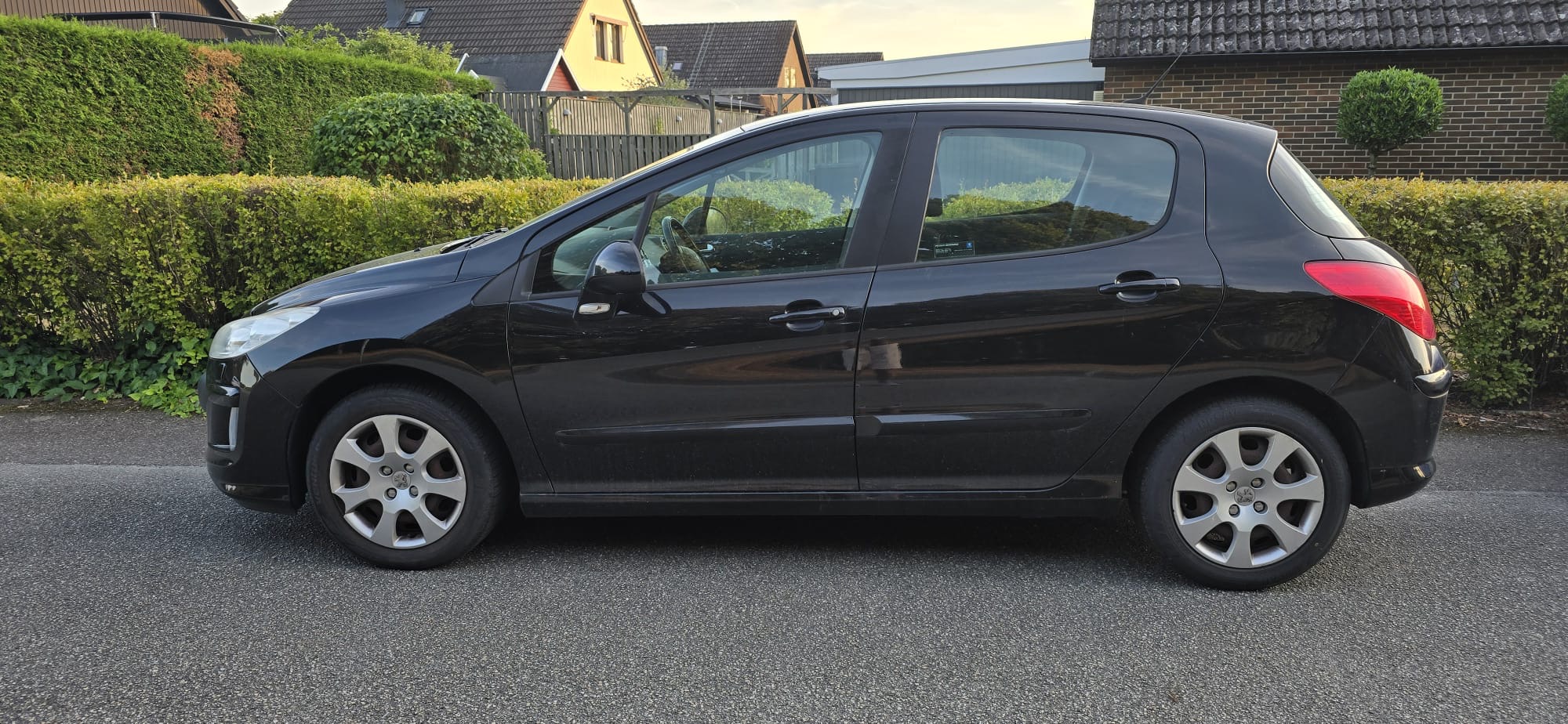 Peugeot 308 5-dörrar 1.6 VTi Manuell 2010, bild 2/3
