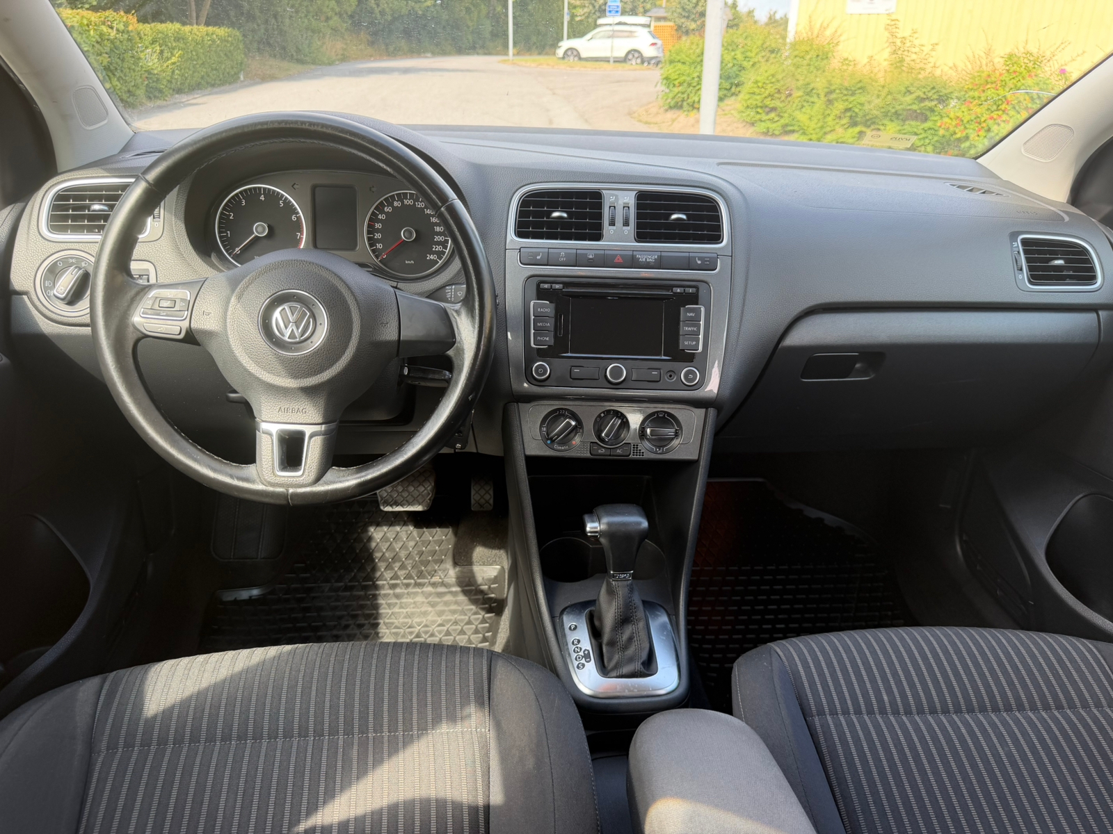 Volkswagen Polo 2010, bild 8/8