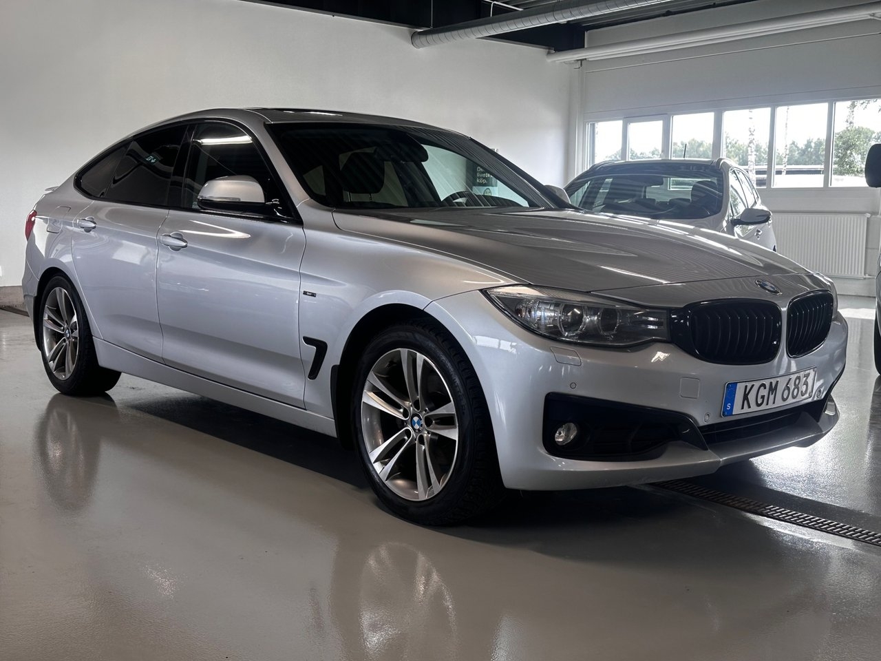 BMW 320 2014, bild 2/10