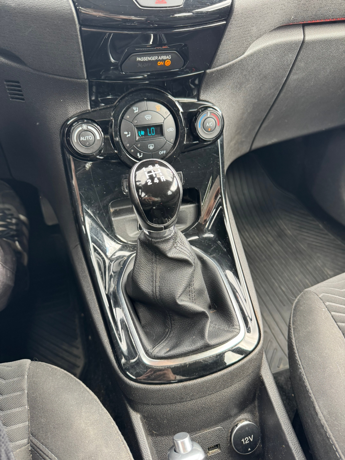 Ford Fiesta 2015, bild 8/8