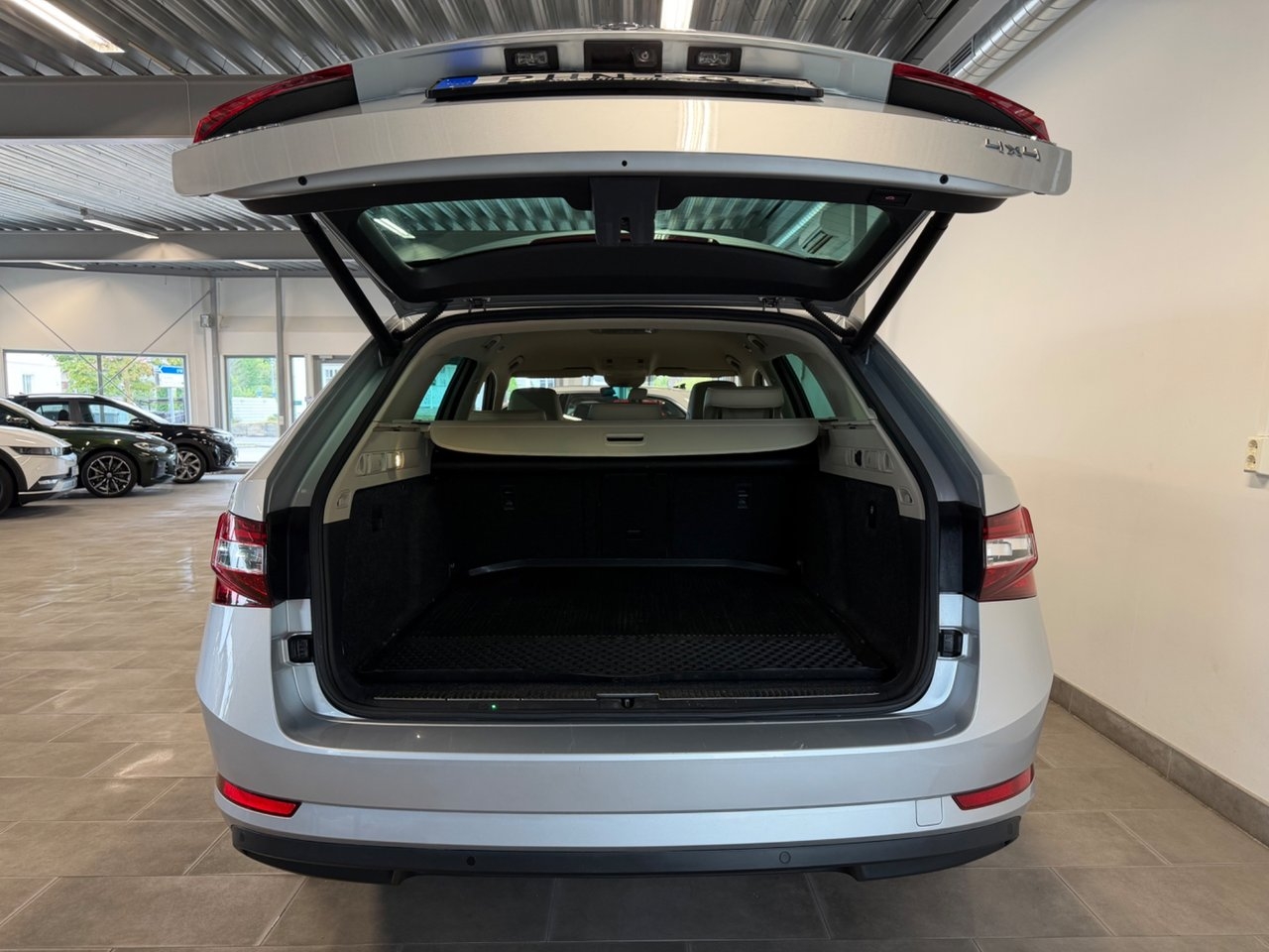 Skoda Superb 2017, bild 5/10