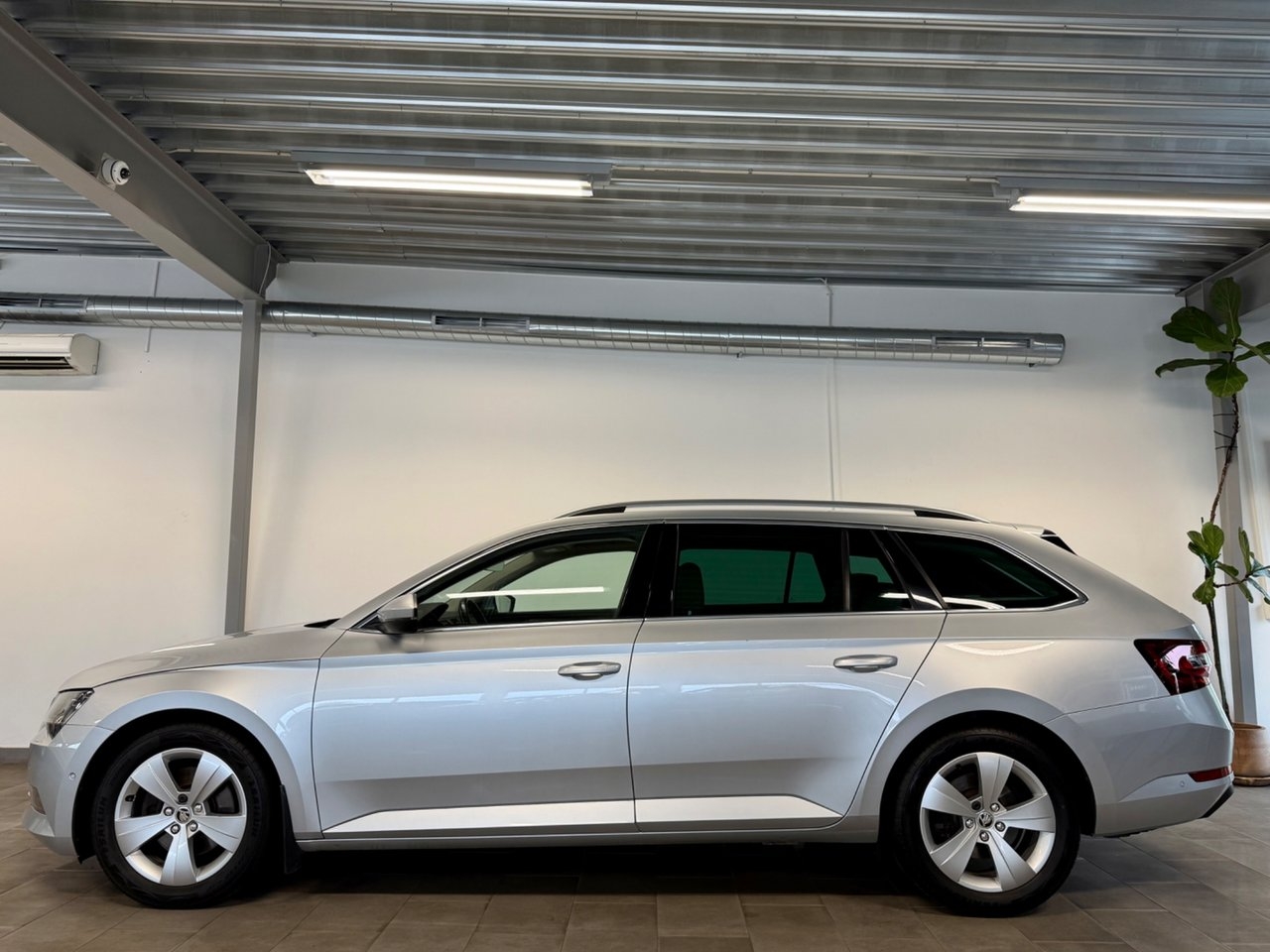 Skoda Superb 2017, bild 3/10