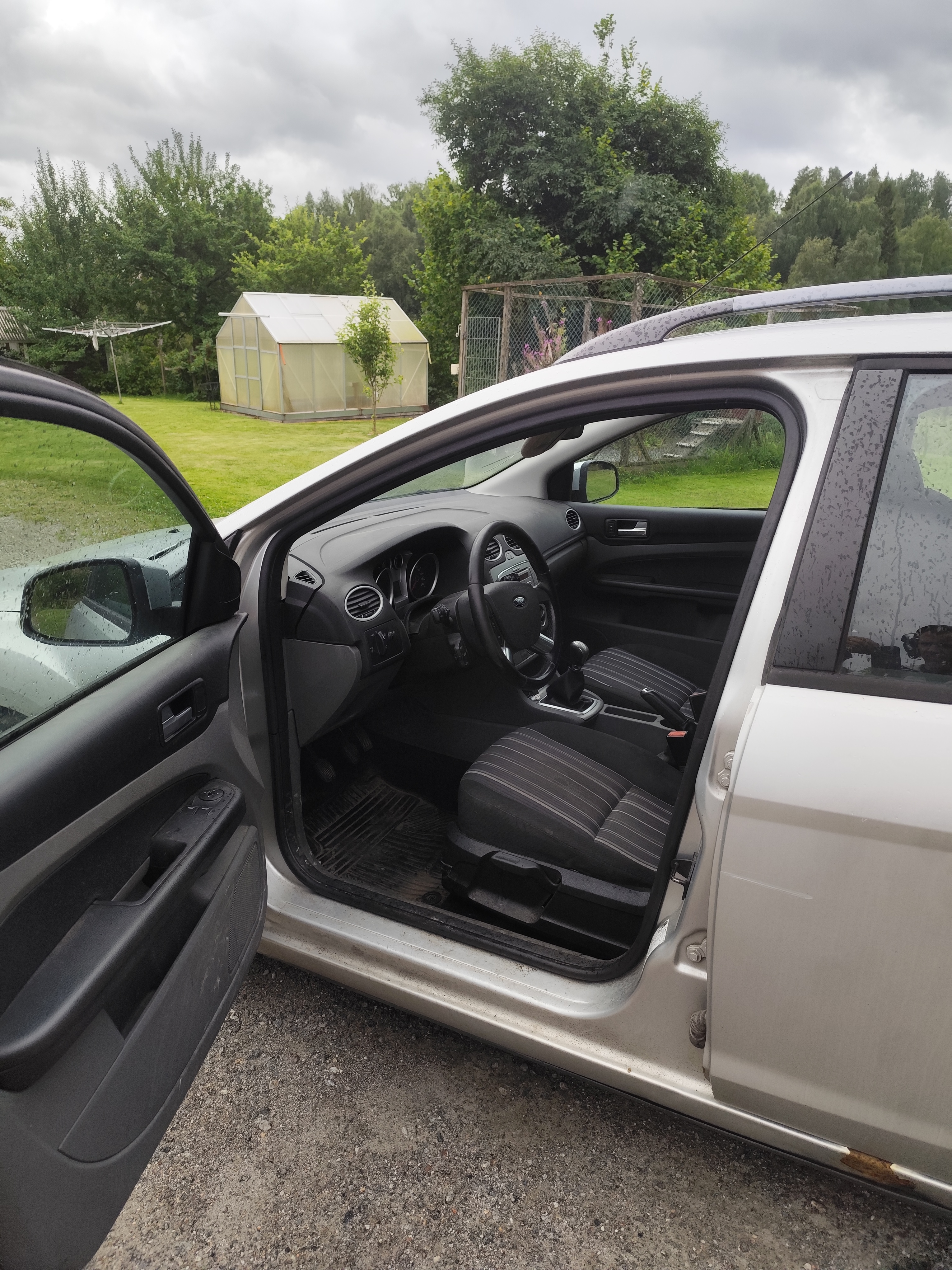 Ford Focus Kombi 1.6 TDCi Manuell 2010, photo 4/5