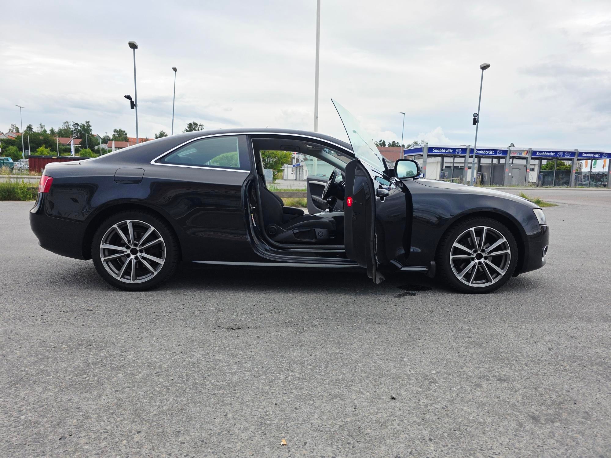 Audi A5 Coupé 2.0 TDI DPF Manuell 2011, bild 6/9