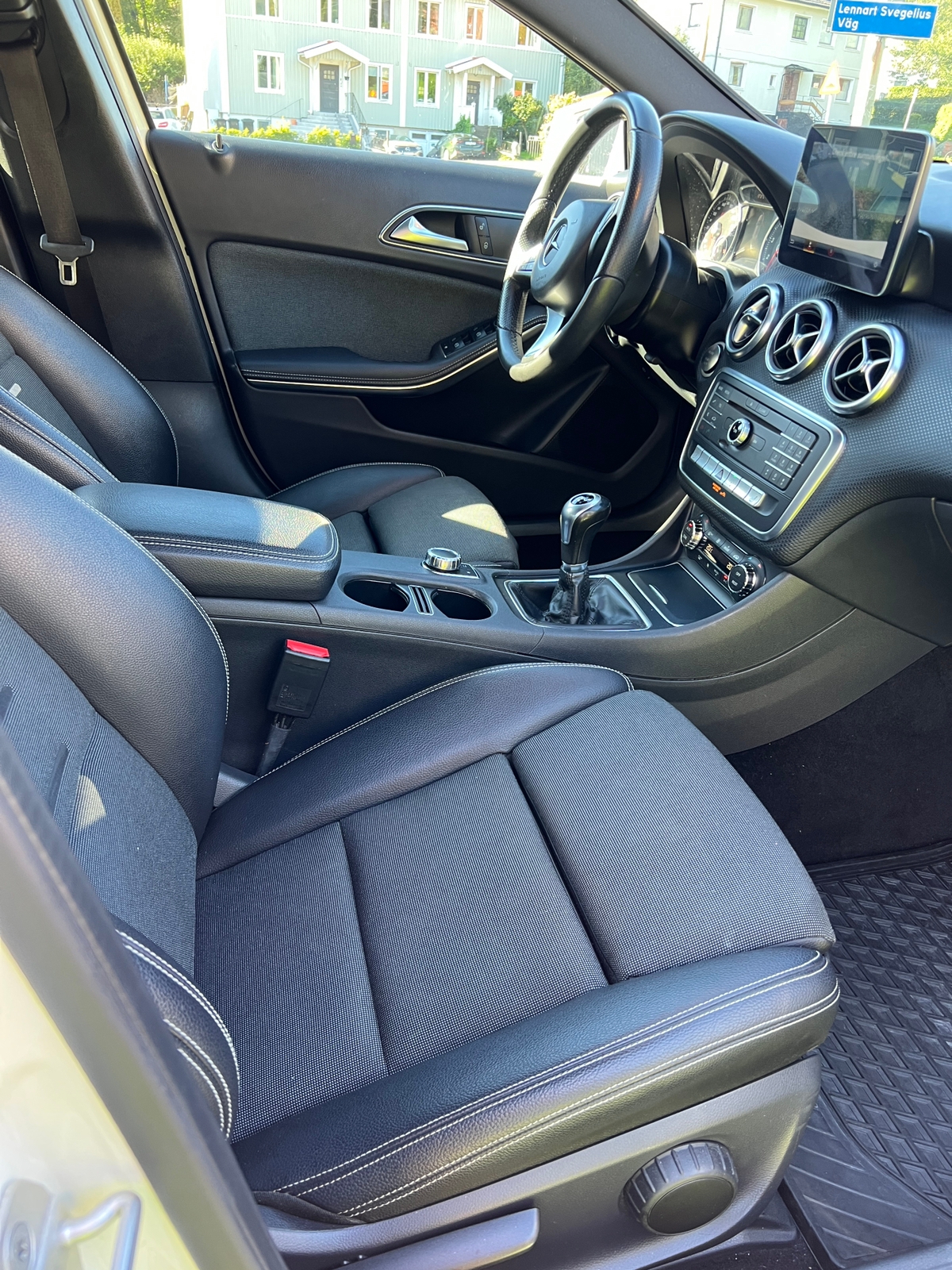Mercedes-Benz A 180 Manuell 2018, bild 6/8