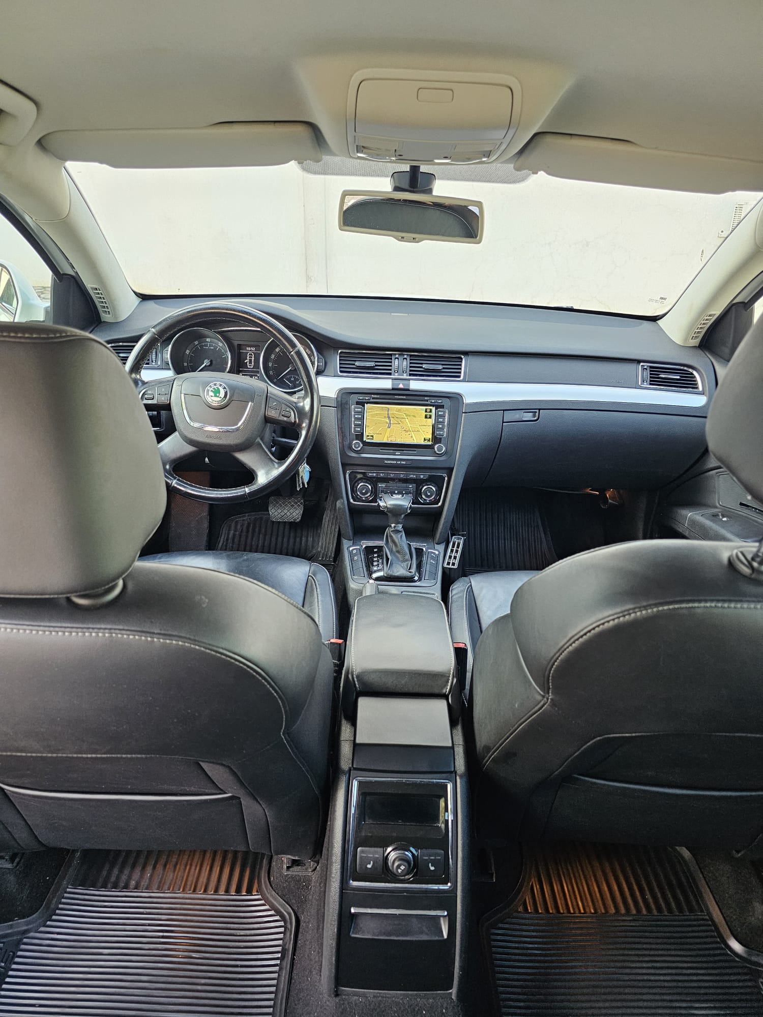 Skoda Superb 2011, photo 6/10