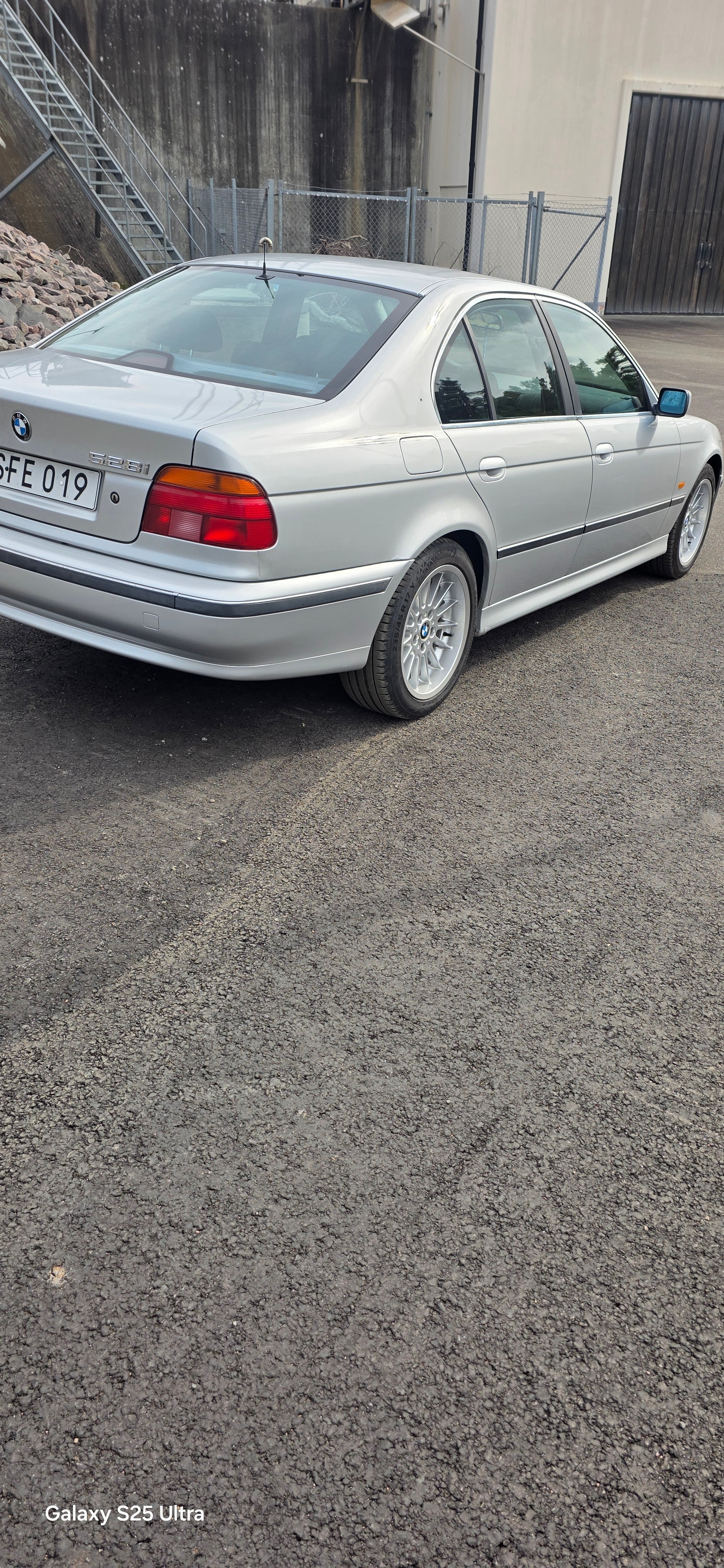 BMW 528 i Sedan Automatisk 1999, bild 2/6