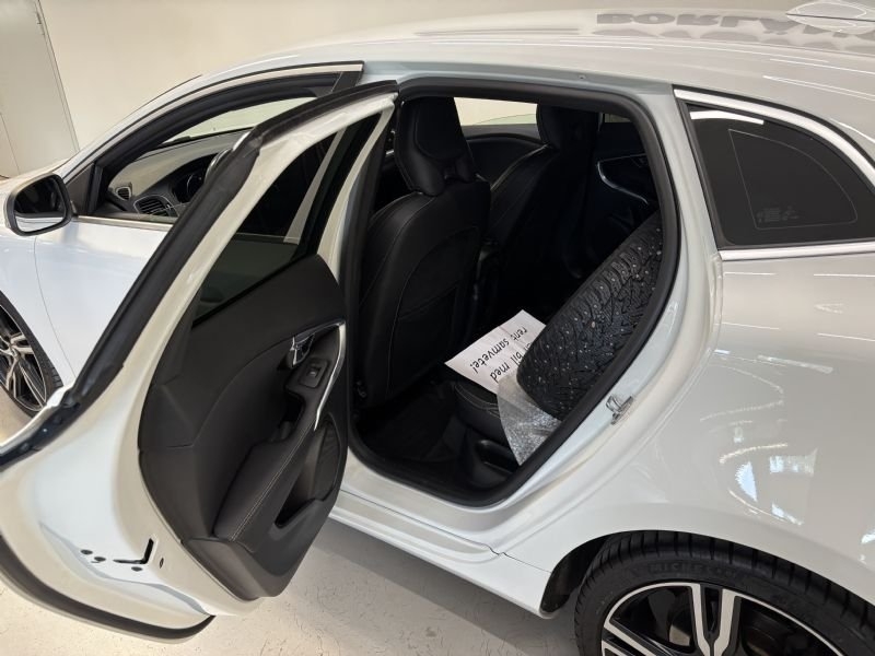 Volvo V40 D3 Automat, 150hk, R-design 2019, bild 7/9