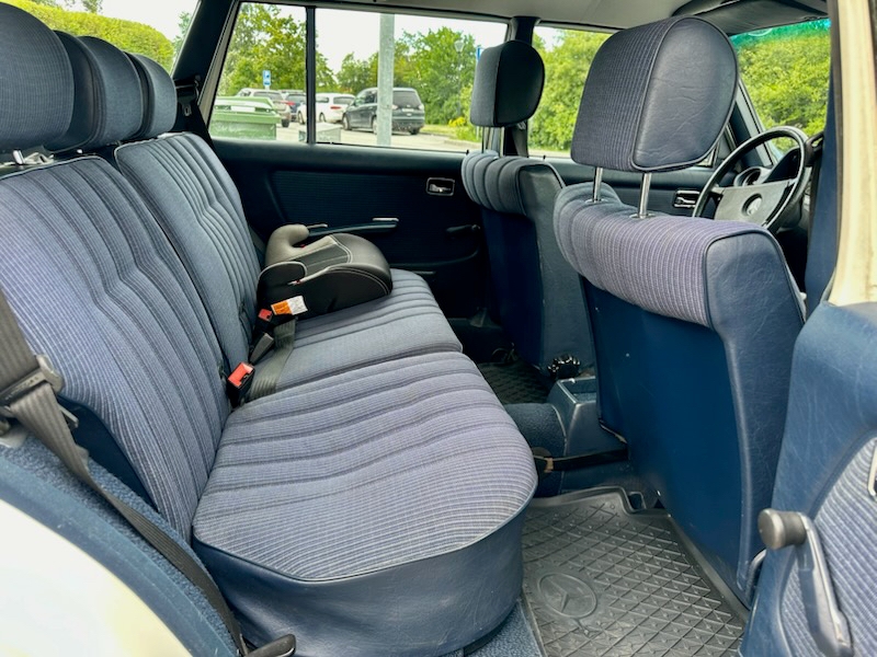 Mercedes-Benz 200 1985, photo 6/6