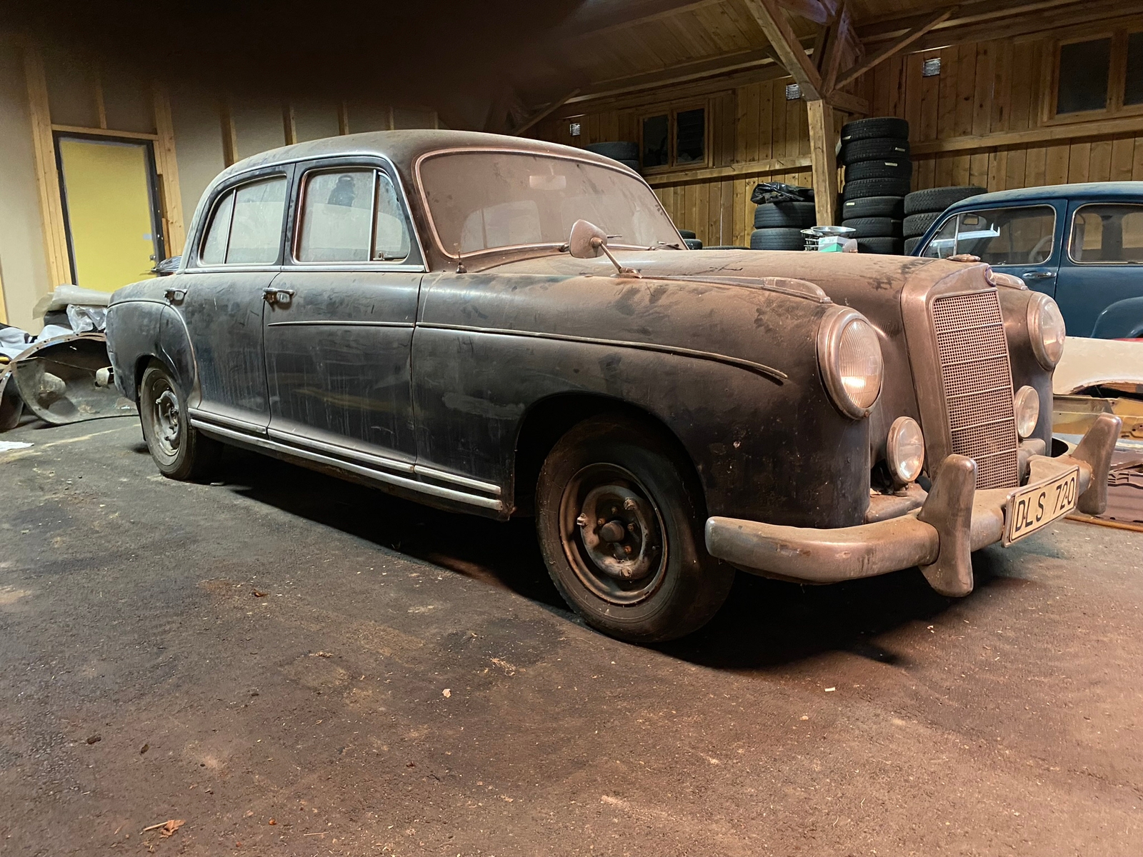 Mercedes-Benz 220