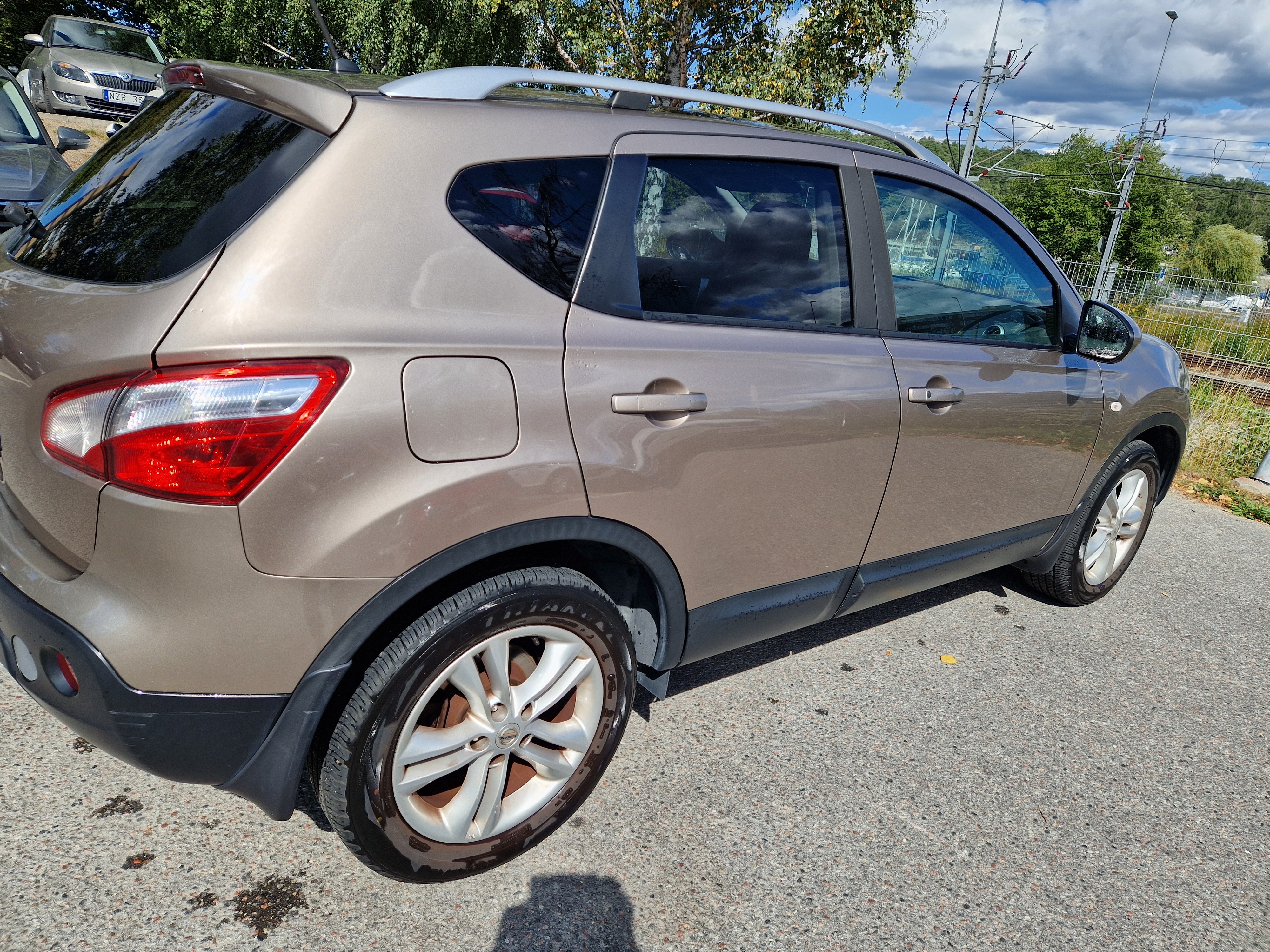 Nissan Qashqai 2.0 CVT 2011, bild 3/4