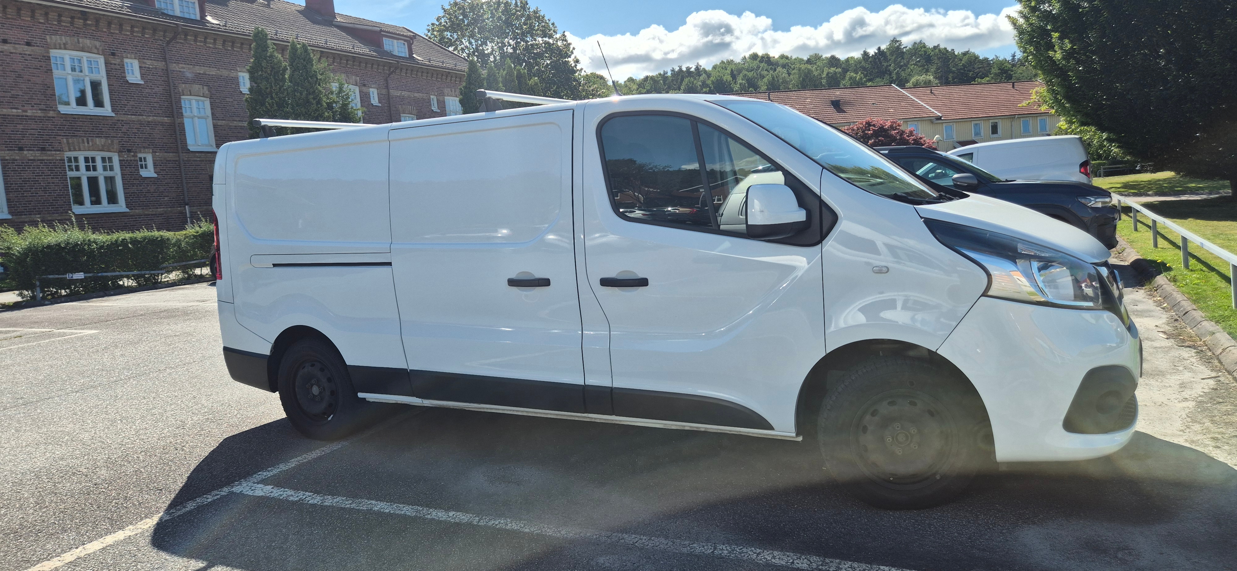 Nissan NV300