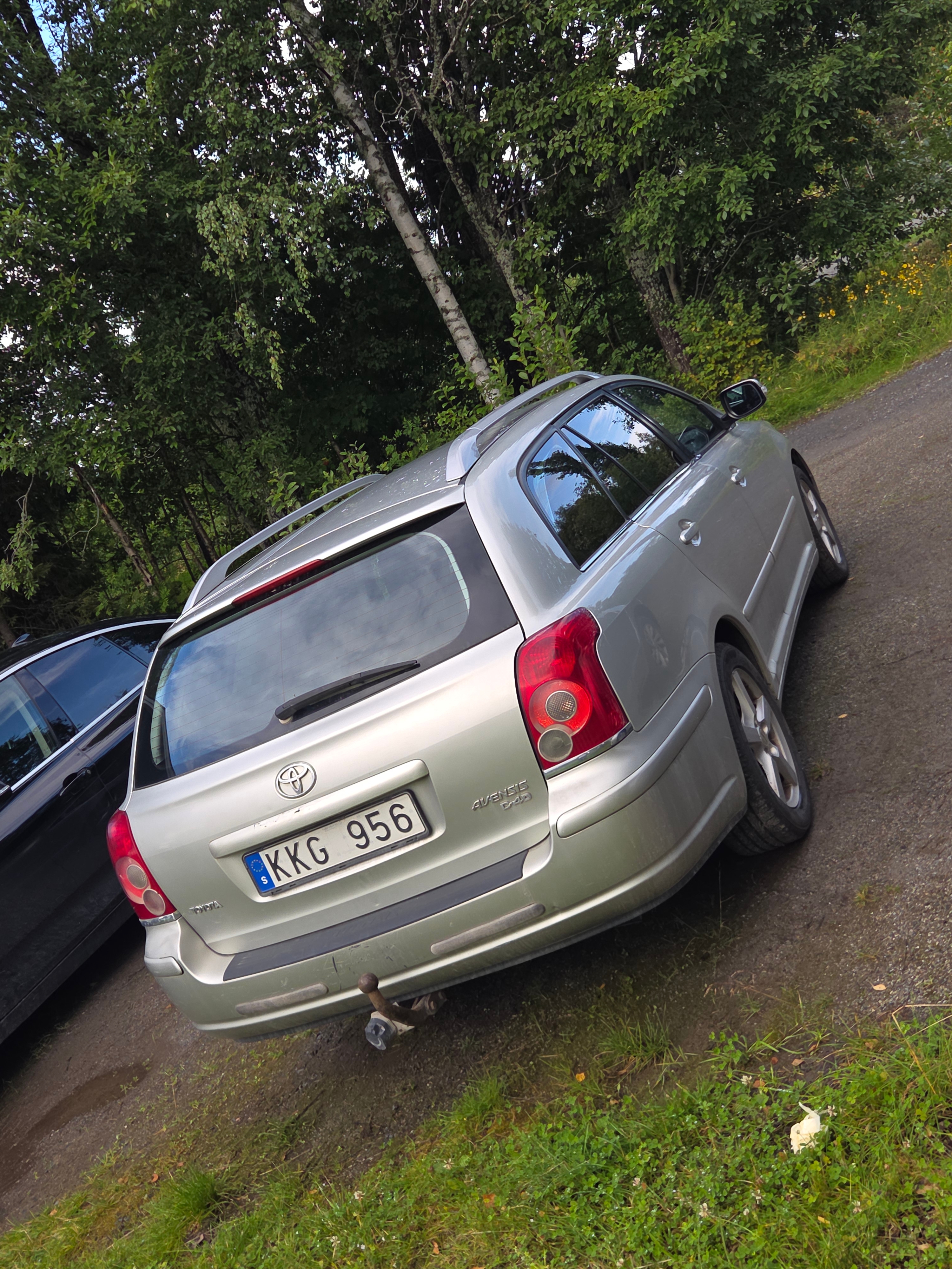 Toyota Avensis Kombi 2.0 D-4D Manuell 2007, bild 2/2