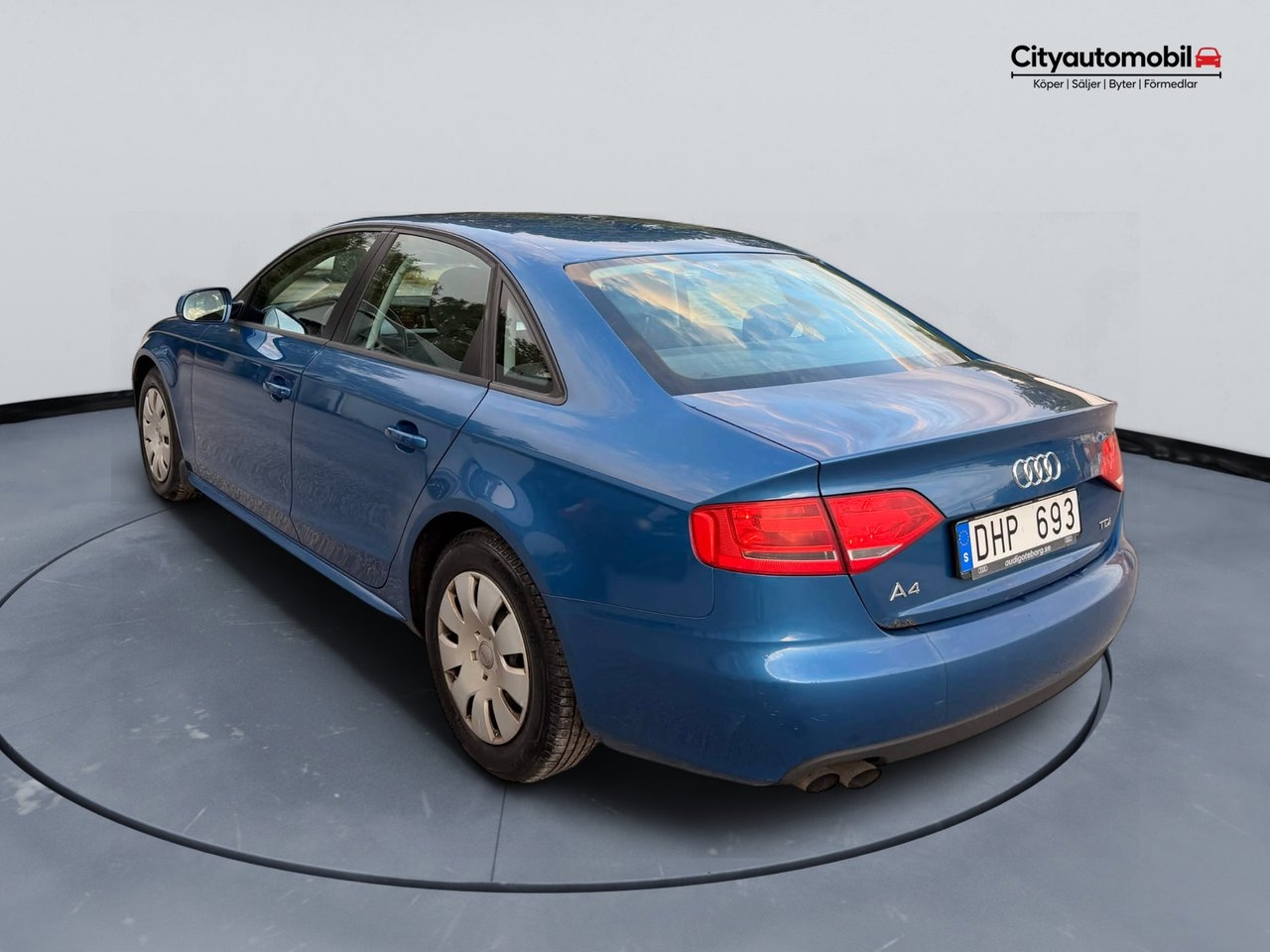 Audi A4 Sedan 2.0 TDI DPF 2011, photo 3/10