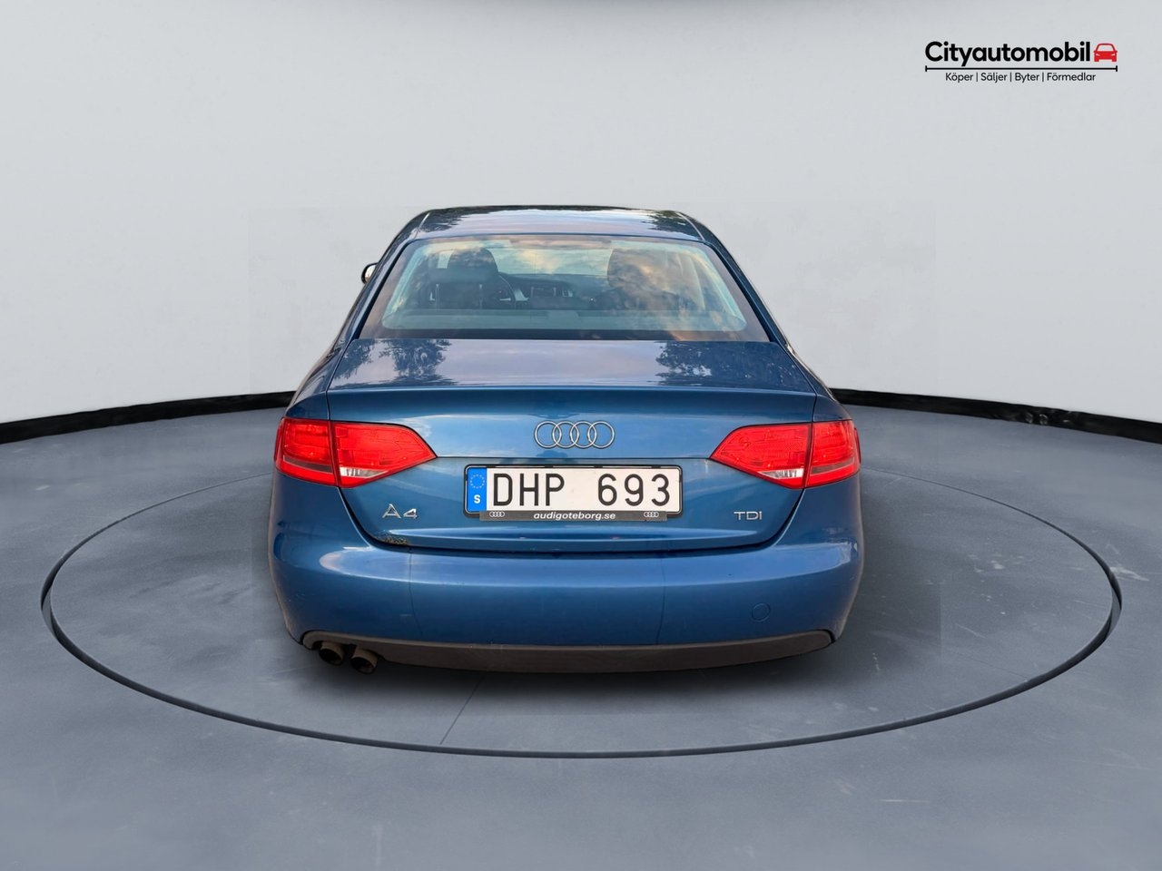 Audi A4 Sedan 2.0 TDI DPF 2011, photo 5/10