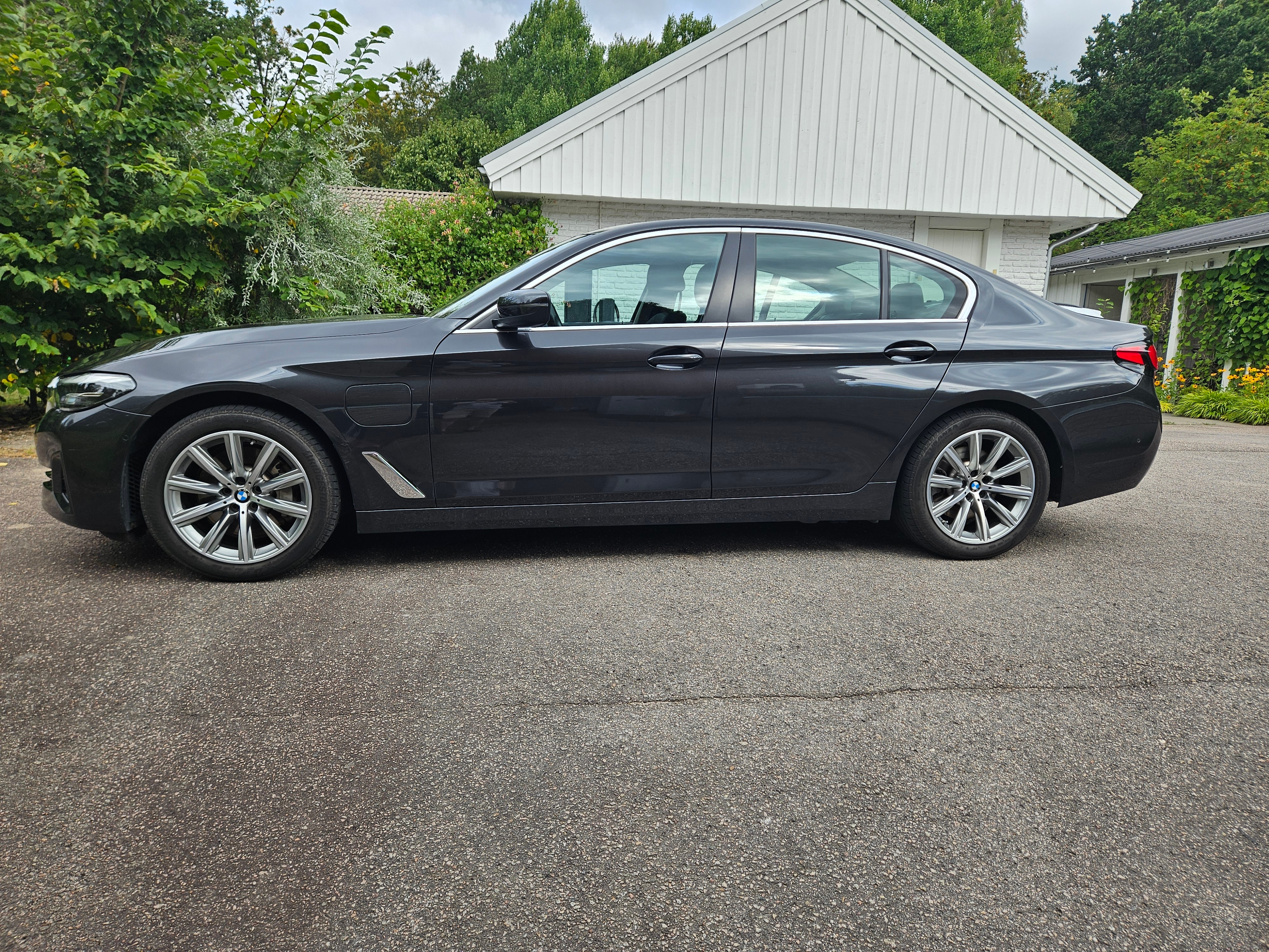 BMW 530 e xDrive Sedan Steptronic 2021, kuva 2/10