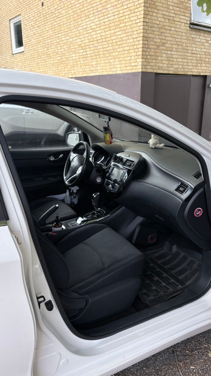 Nissan Pulsar 1.2 DIG-T XTRONIC-CVT 2015, bild 4/10