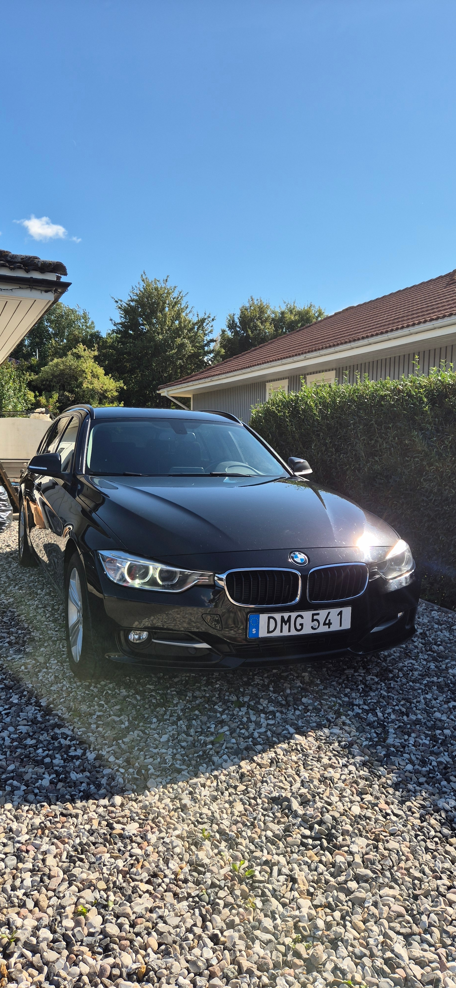 BMW 320 d xDrive Touring Steptronic 2015, bild 2/10