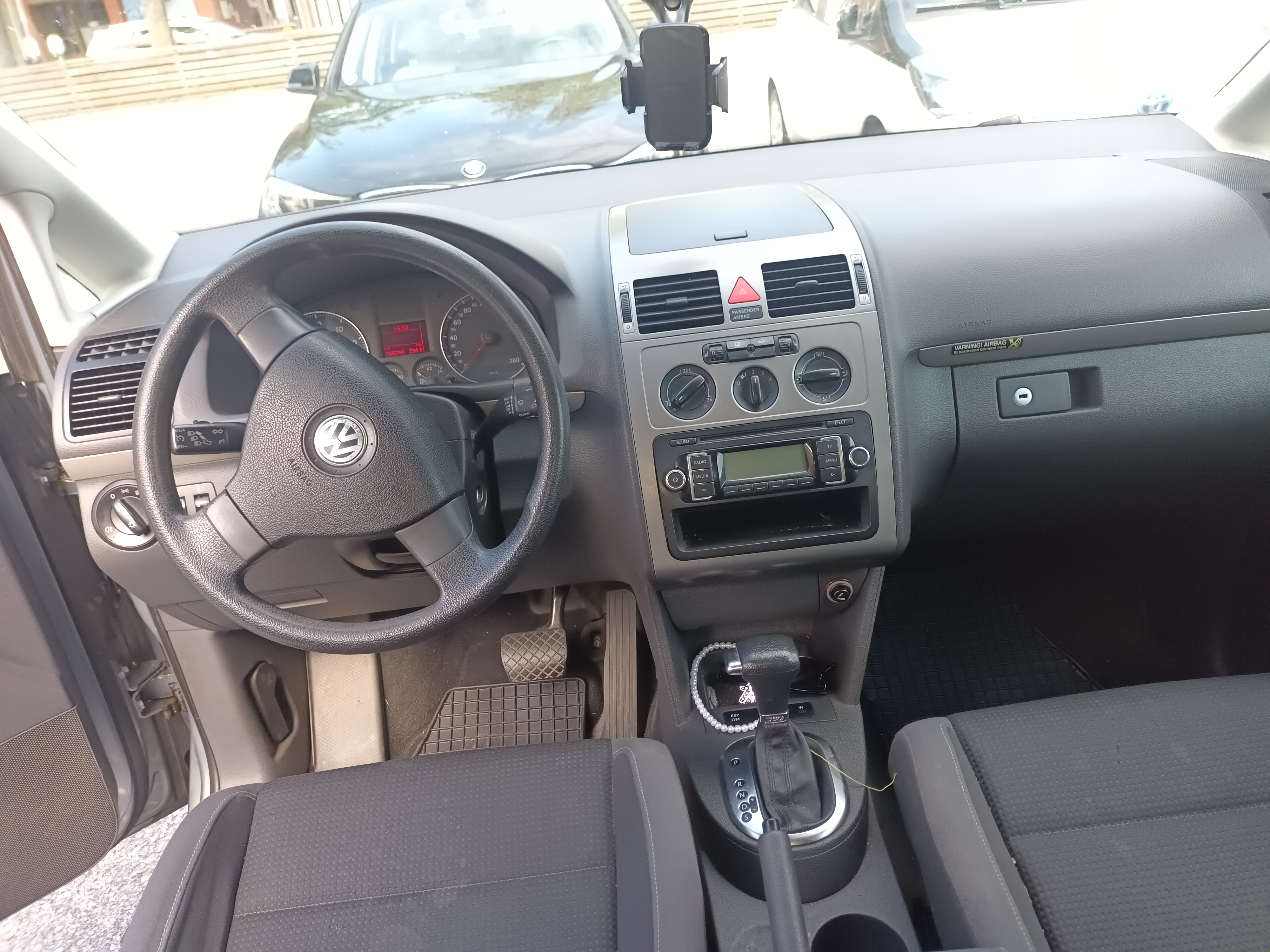 Volkswagen Touran 2010, photo 5/8