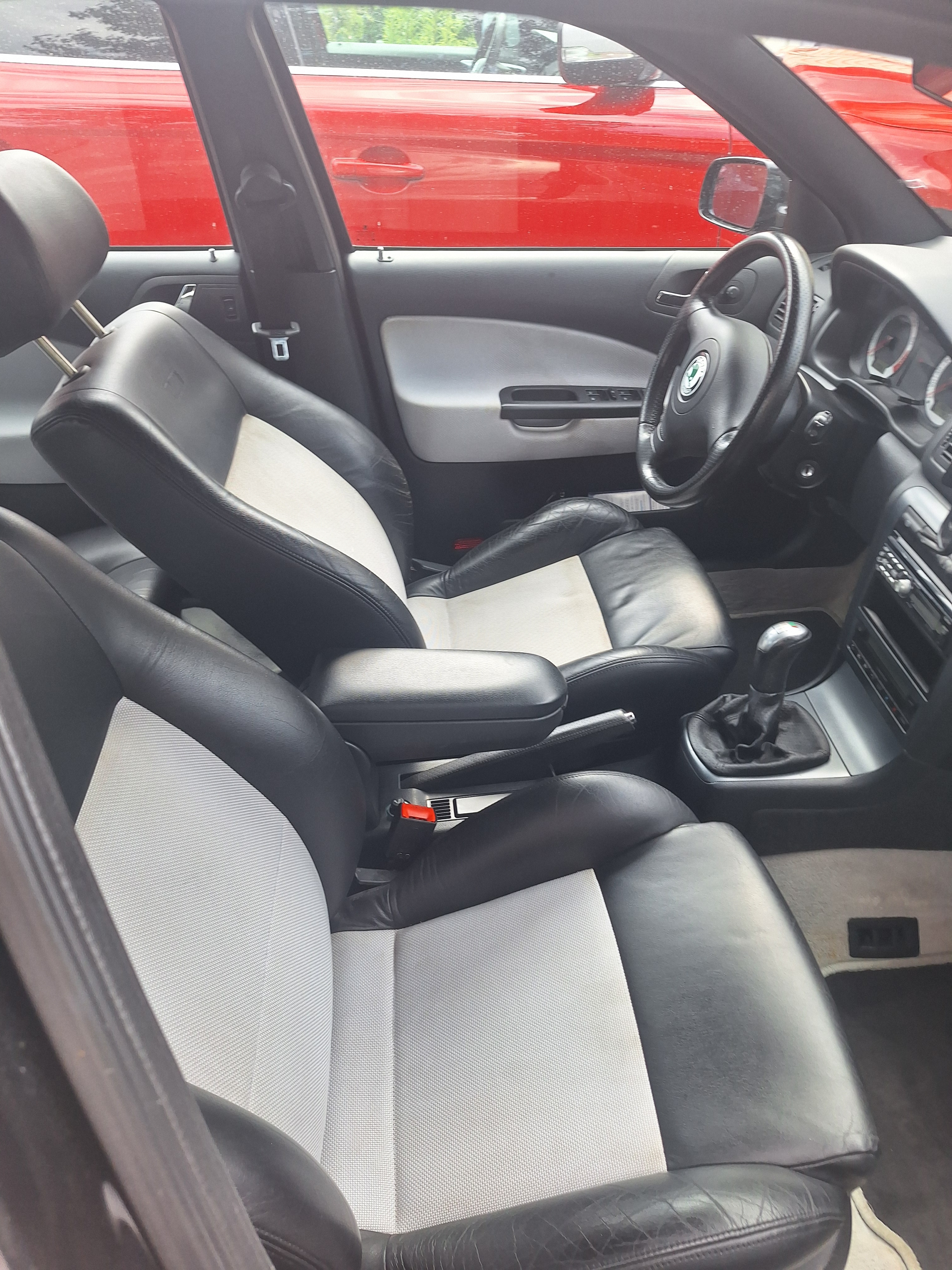 Skoda Octavia RS 1.8 T Manuell 2003, bild 7/8