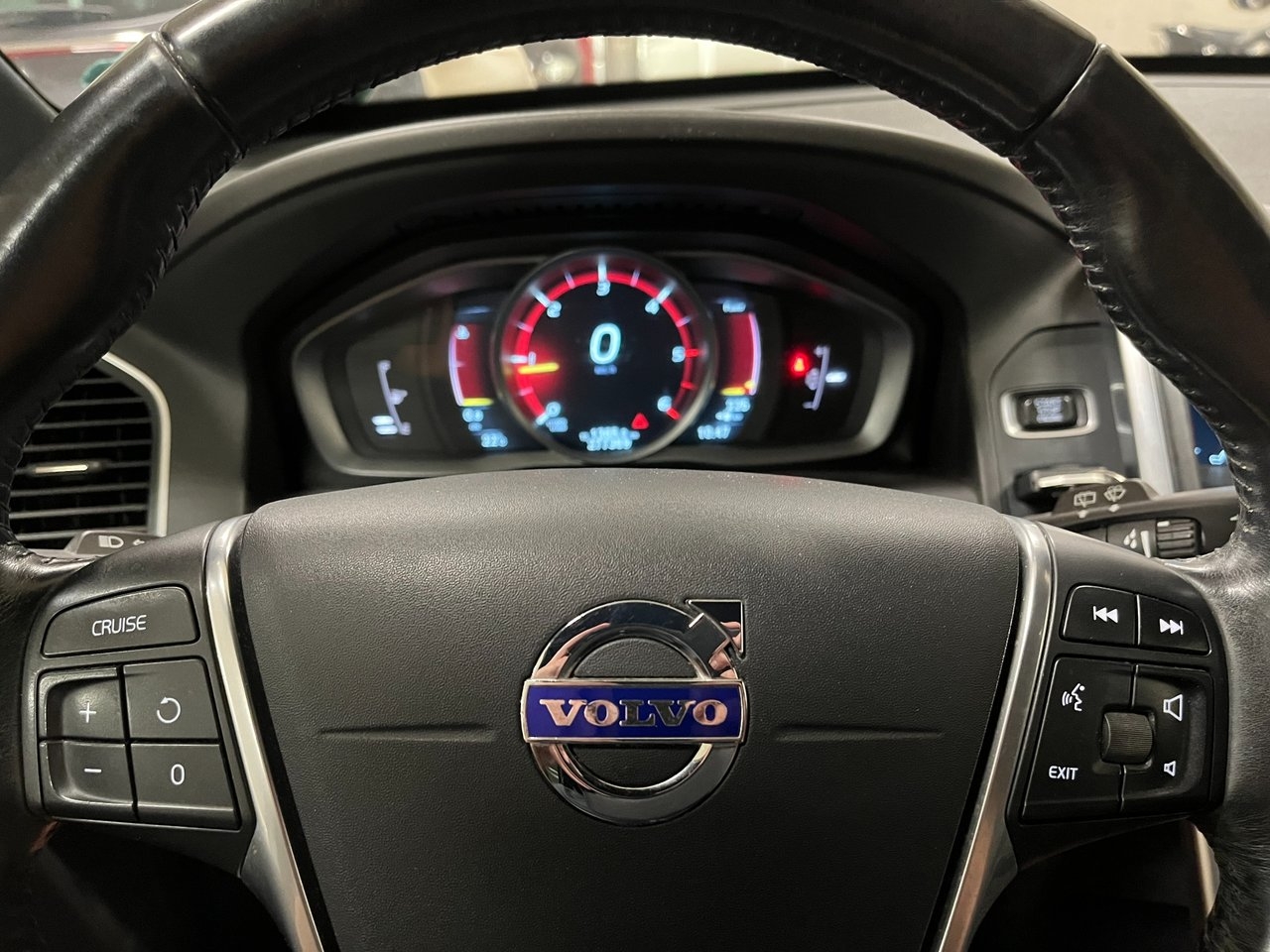 Volvo XC60 2016, photo 7/10
