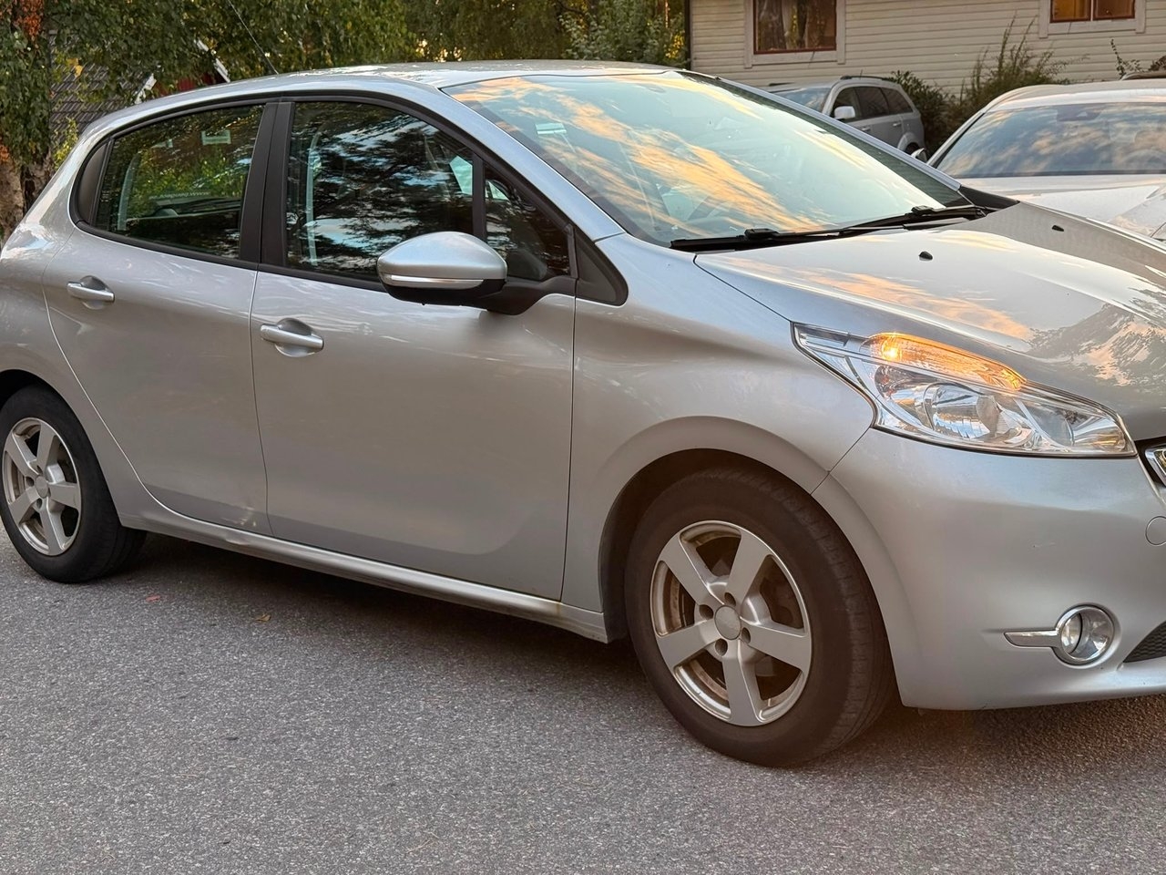 Peugeot 208 5-dörrar 1.2 PureTech 2015, bild 3/10
