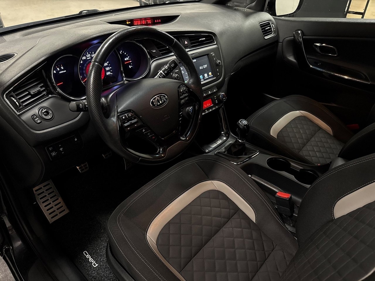 Kia Ceed SW 1.6 CRDi 136hk-GT-LINE-3 2017, kuva 7/23