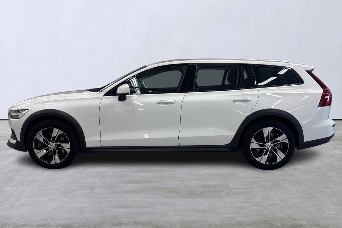 Volvo V60 Cross Country 2019, kuva 2/10