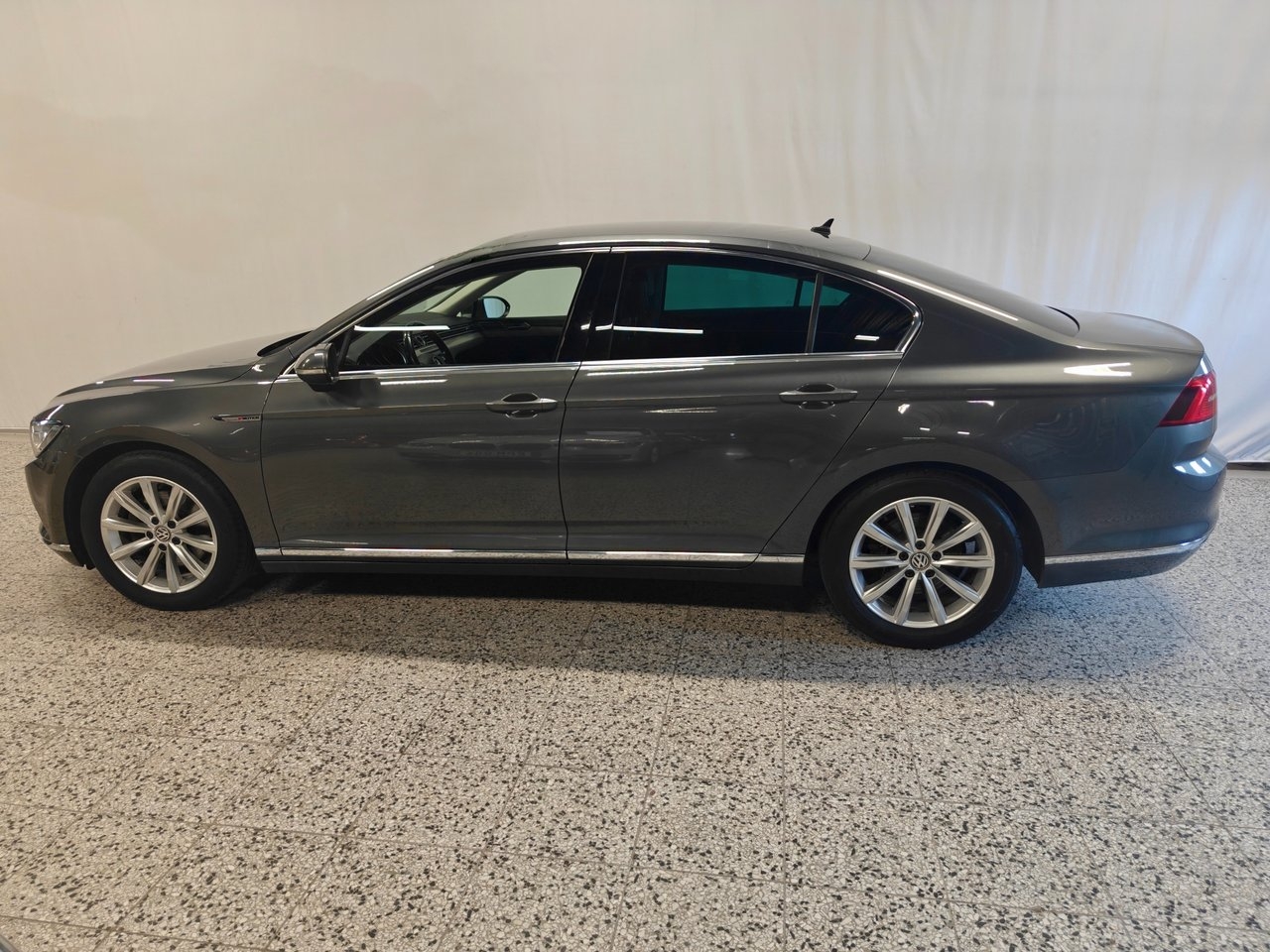 Volkswagen Passat 2015, bild 2/10