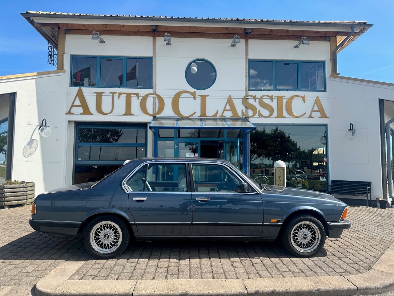 BMW 745