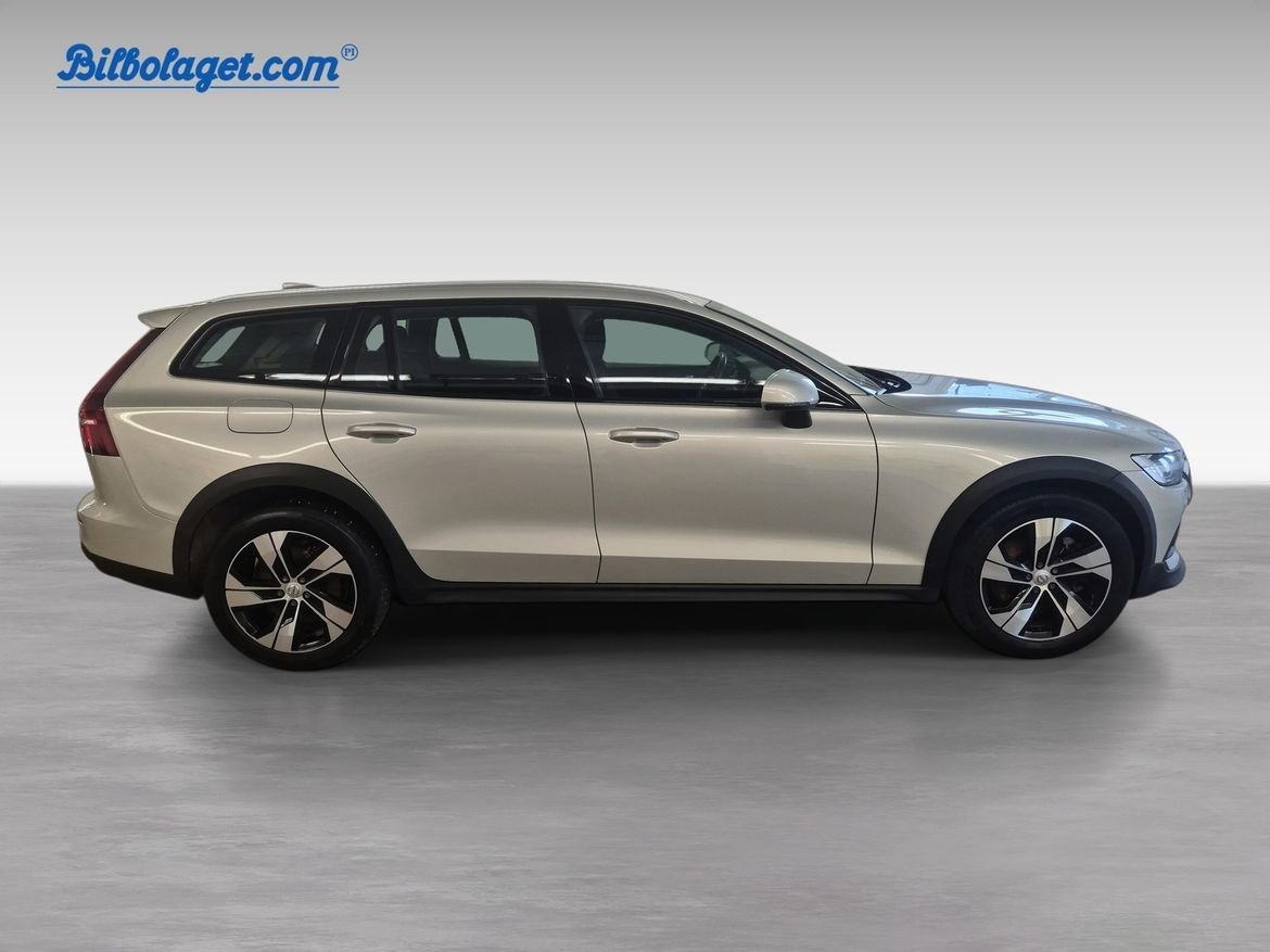 Volvo V60 Cross Country B4 AWD D Adv 2022, photo 4/10