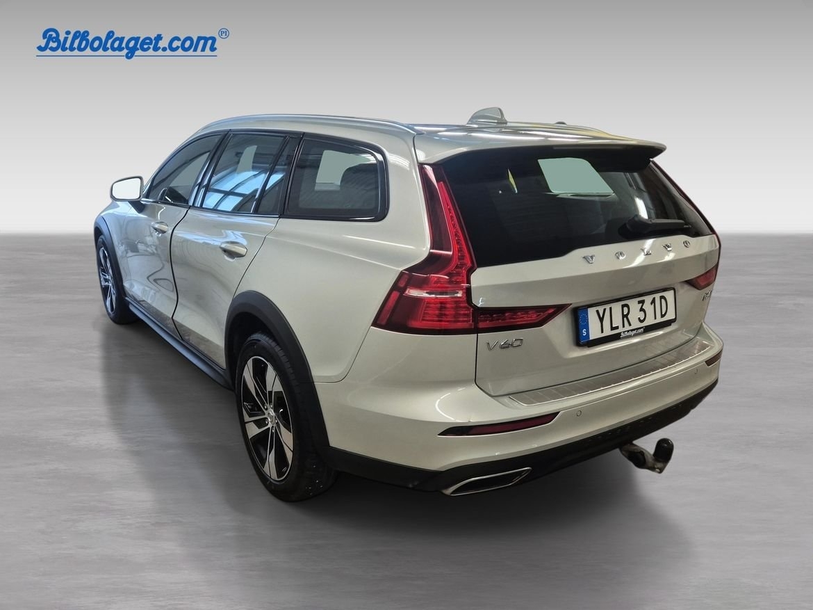 Volvo V60 Cross Country B4 AWD D Adv 2022, photo 7/10