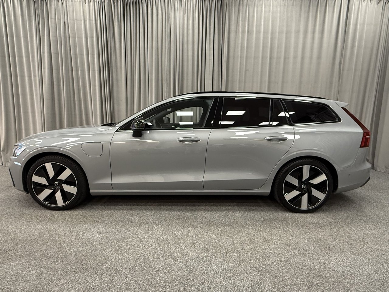 Volvo V60 2024, kuva 2/10
