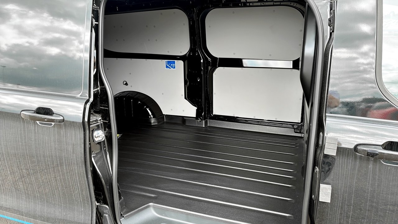 Ford E-Custom E-V710 SPORT SKÅP 340L AWD 2026, kuva 5/10