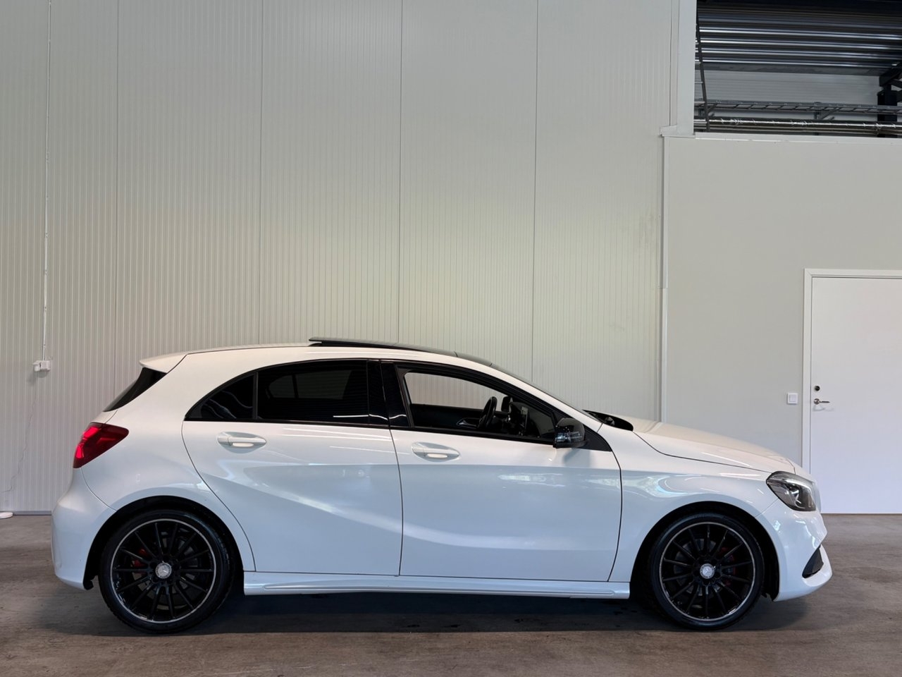 Mercedes-Benz A 180 122hk AMG Night Pack 2016, bild 2/10