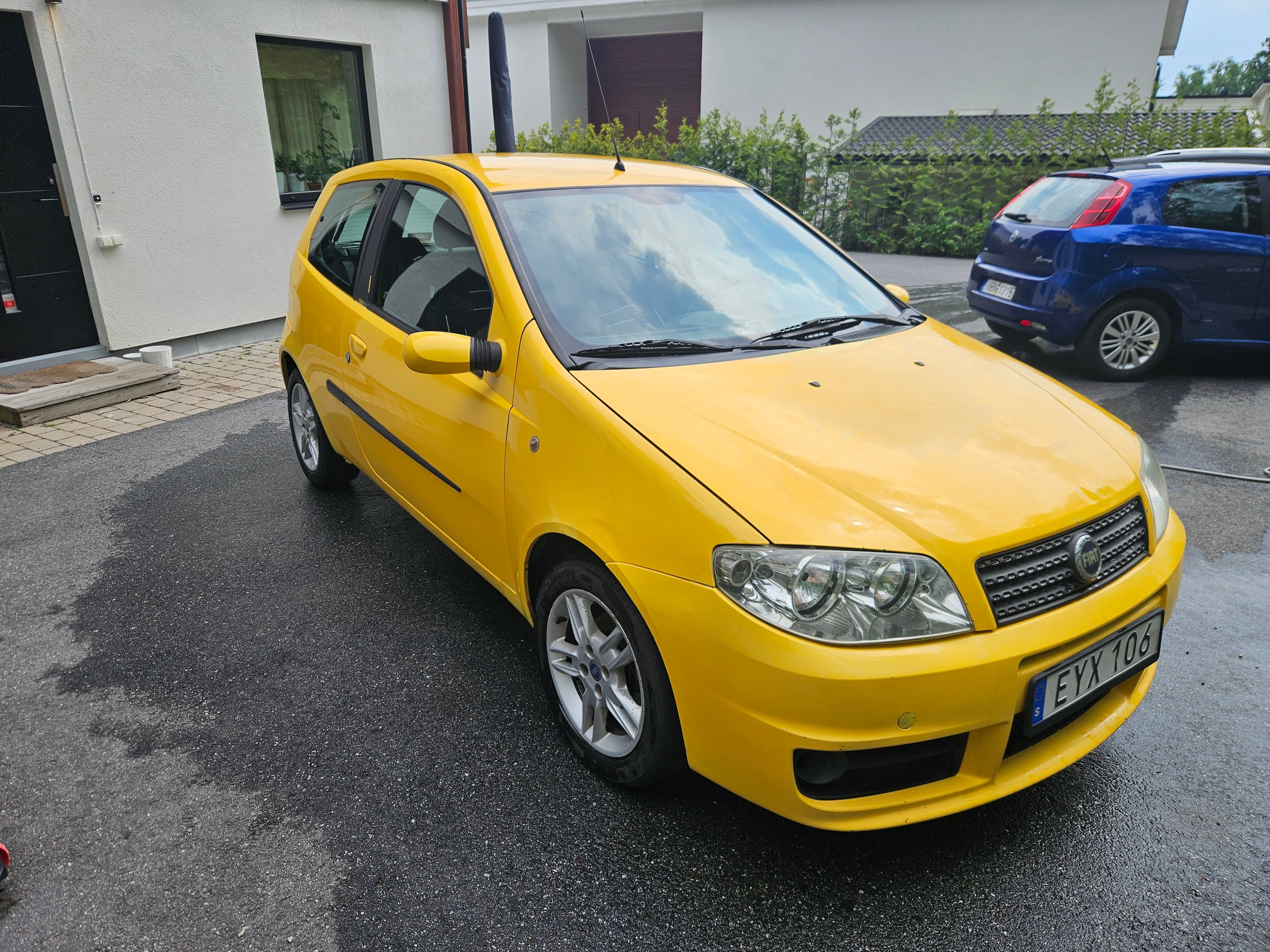 Fiat Punto 3-dörrar 1.4 FIRE Manuell 2004, bild 2/9