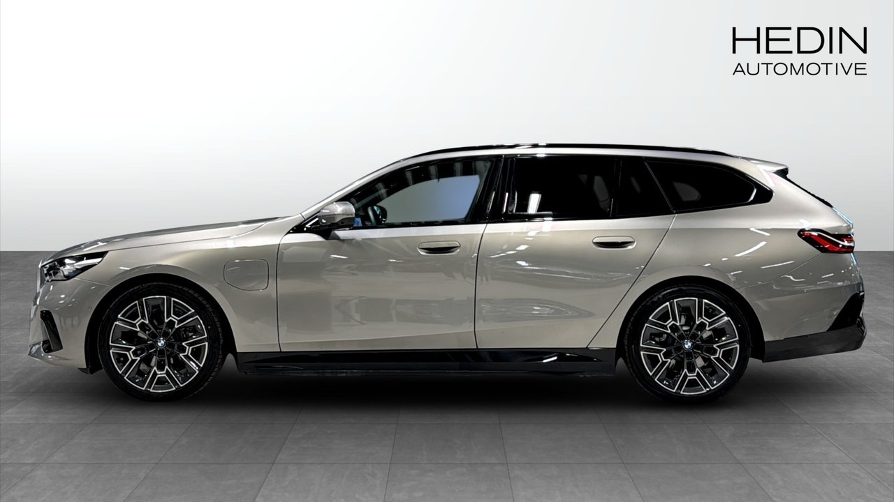BMW 530 2026, photo 6/10