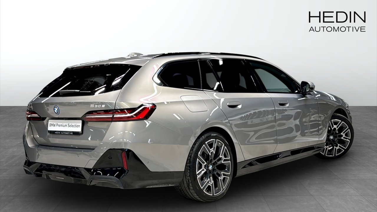 BMW 530 2026, photo 2/10