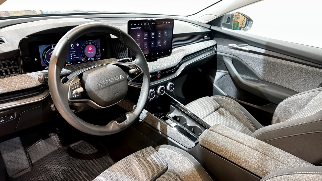 Skoda Superb 2025, bild 7/10