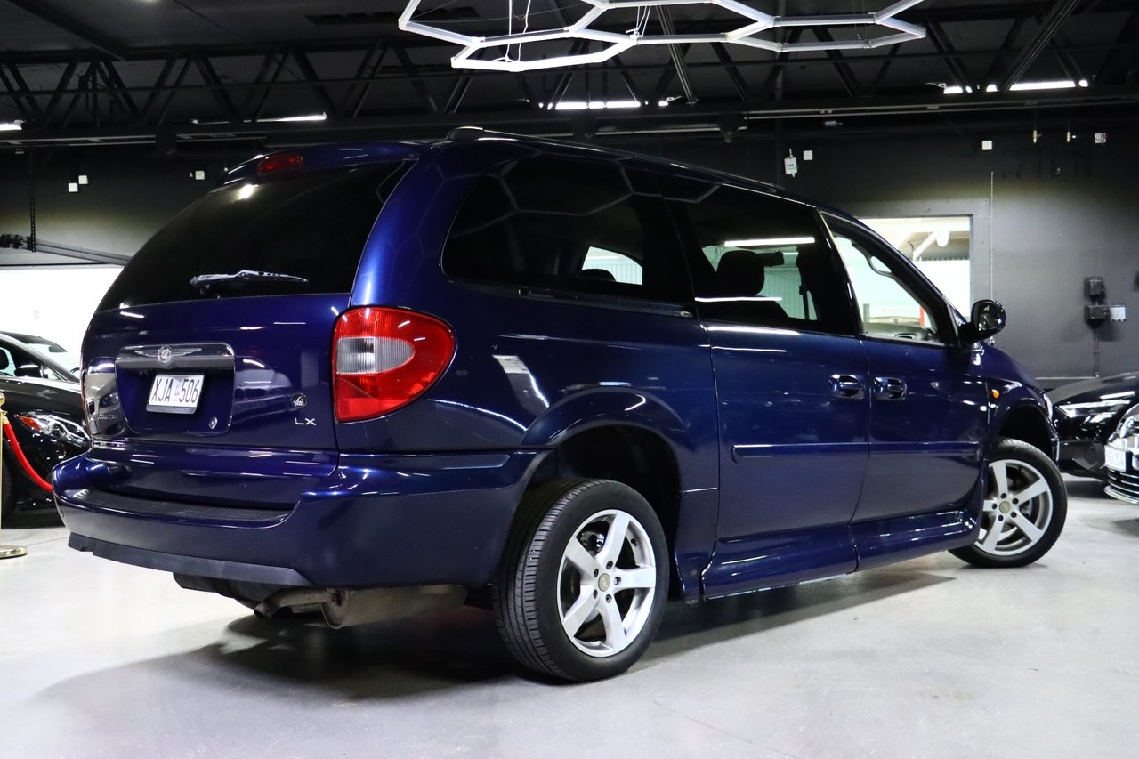 Chrysler Town & Country 2005, bild 4/10