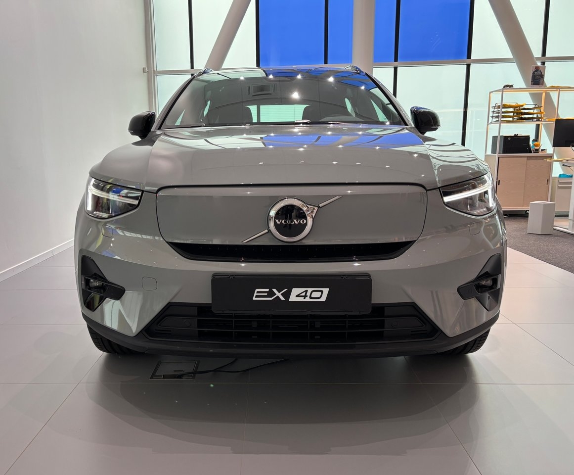 Volvo EX40 PLUS SE 2027, bild 2/17
