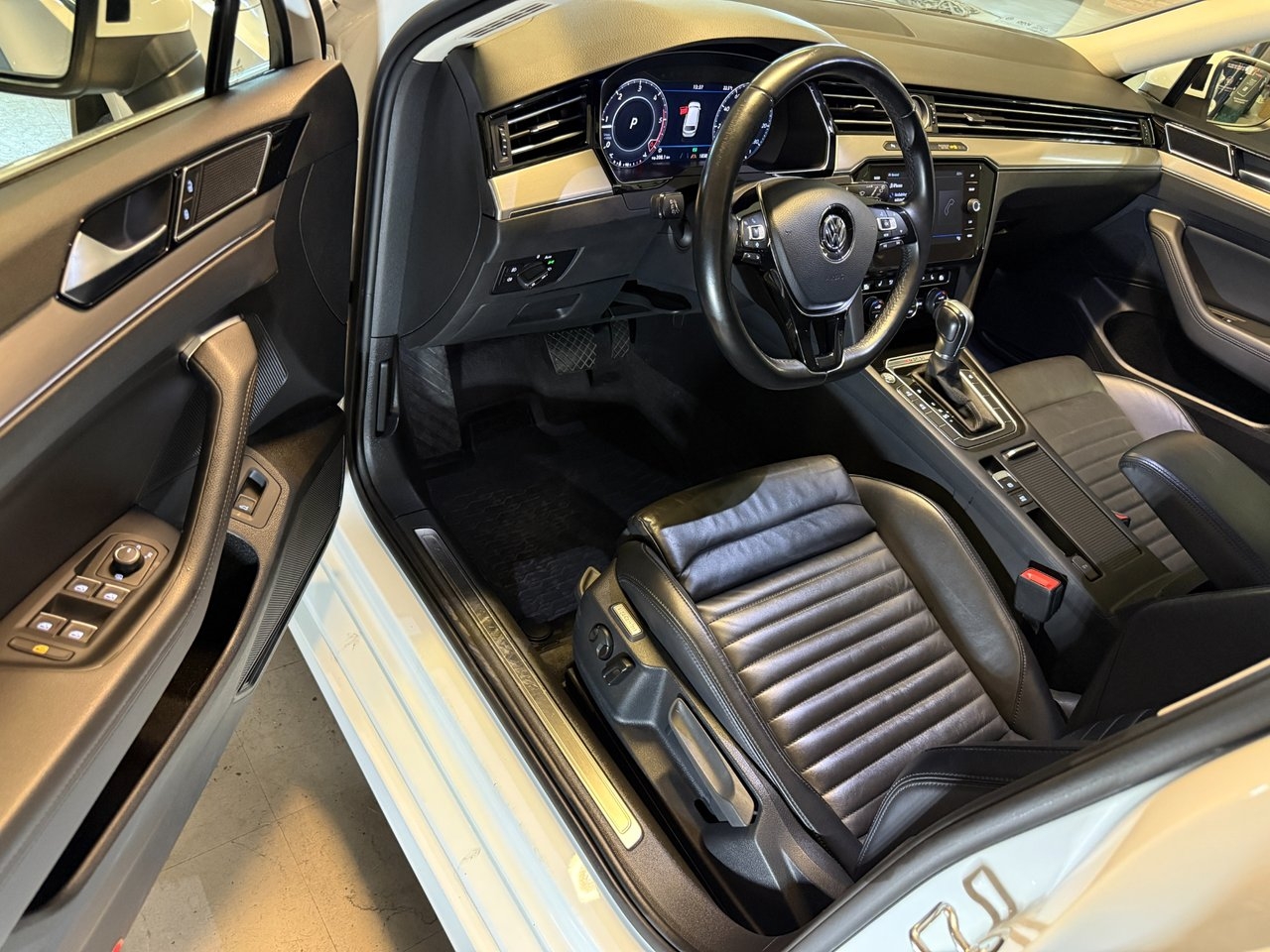 Volkswagen Passat 2019, kuva 7/10