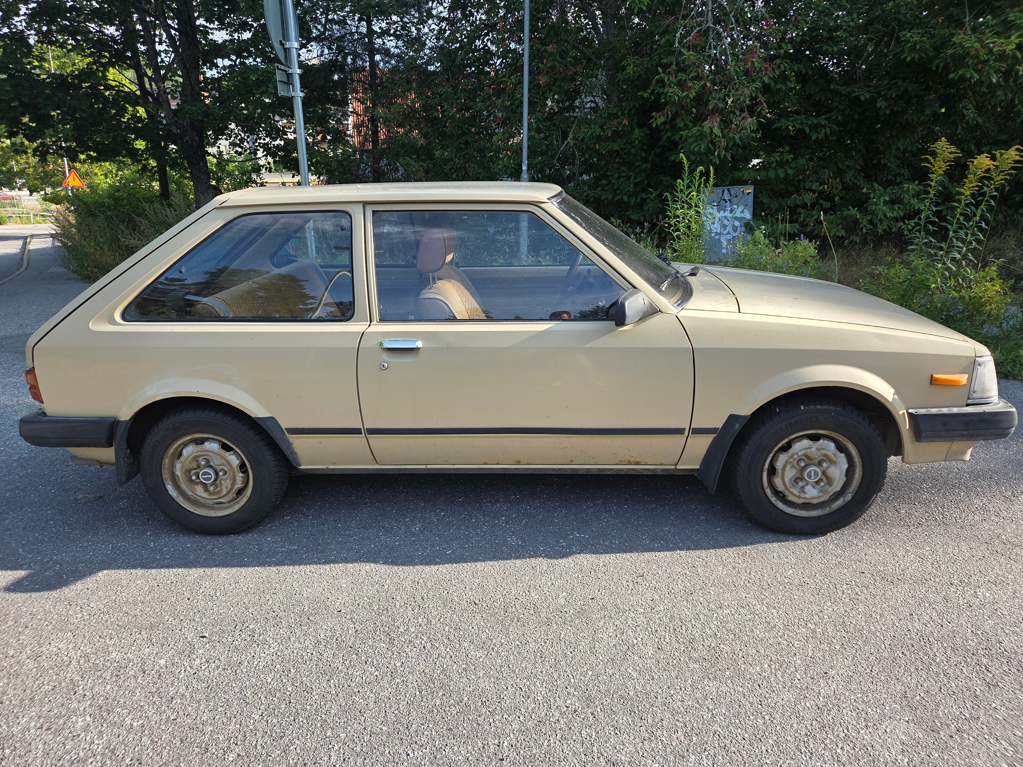 Mazda 323 1983, photo 4/7