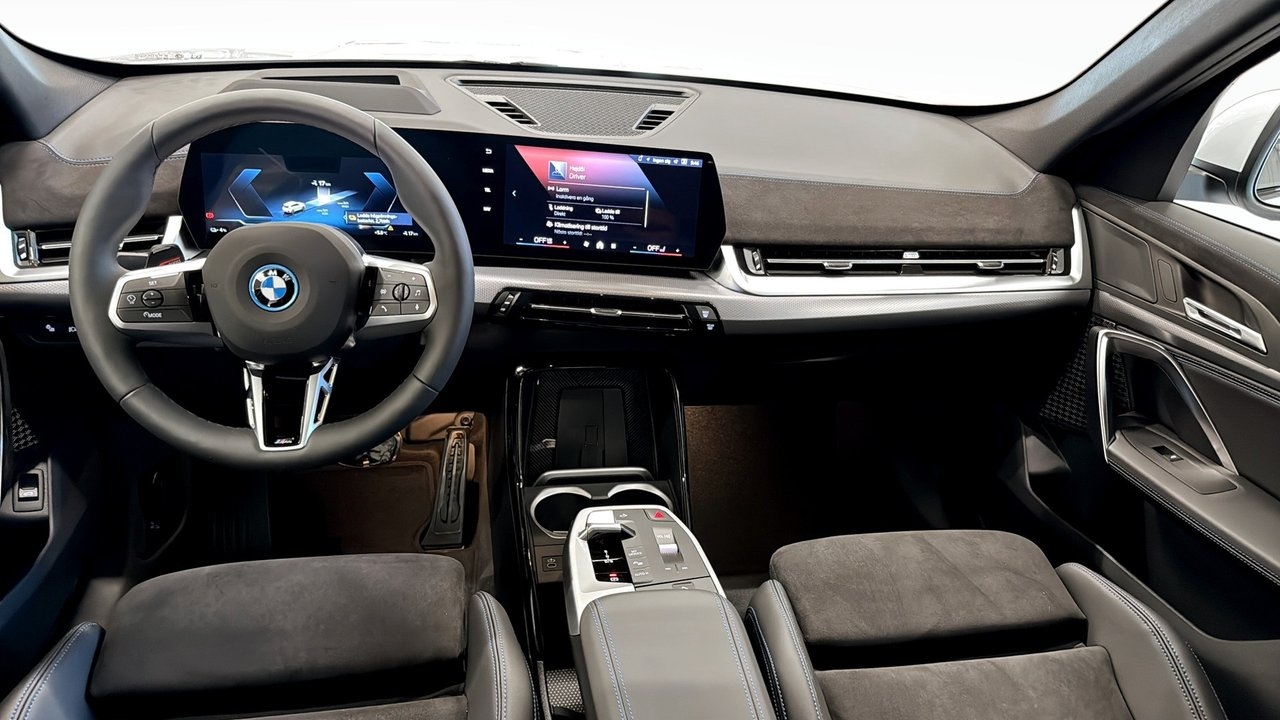 BMW iX1 xDrive30 M-Sport Drag 2026, photo 4/9