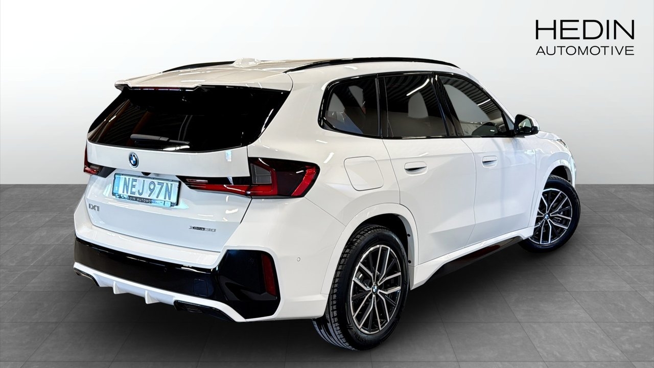 BMW iX1 xDrive30 M-Sport Drag 2026, photo 2/9