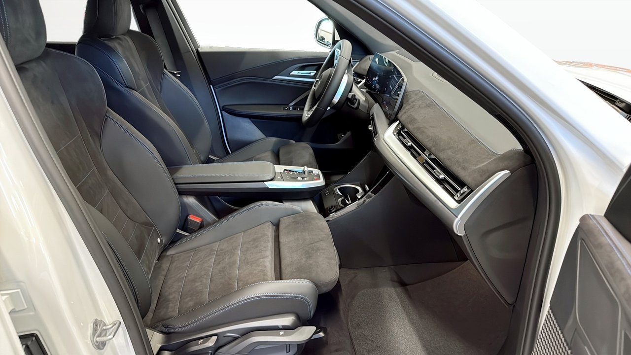 BMW iX1 xDrive30 M-Sport Drag 2026, photo 3/9