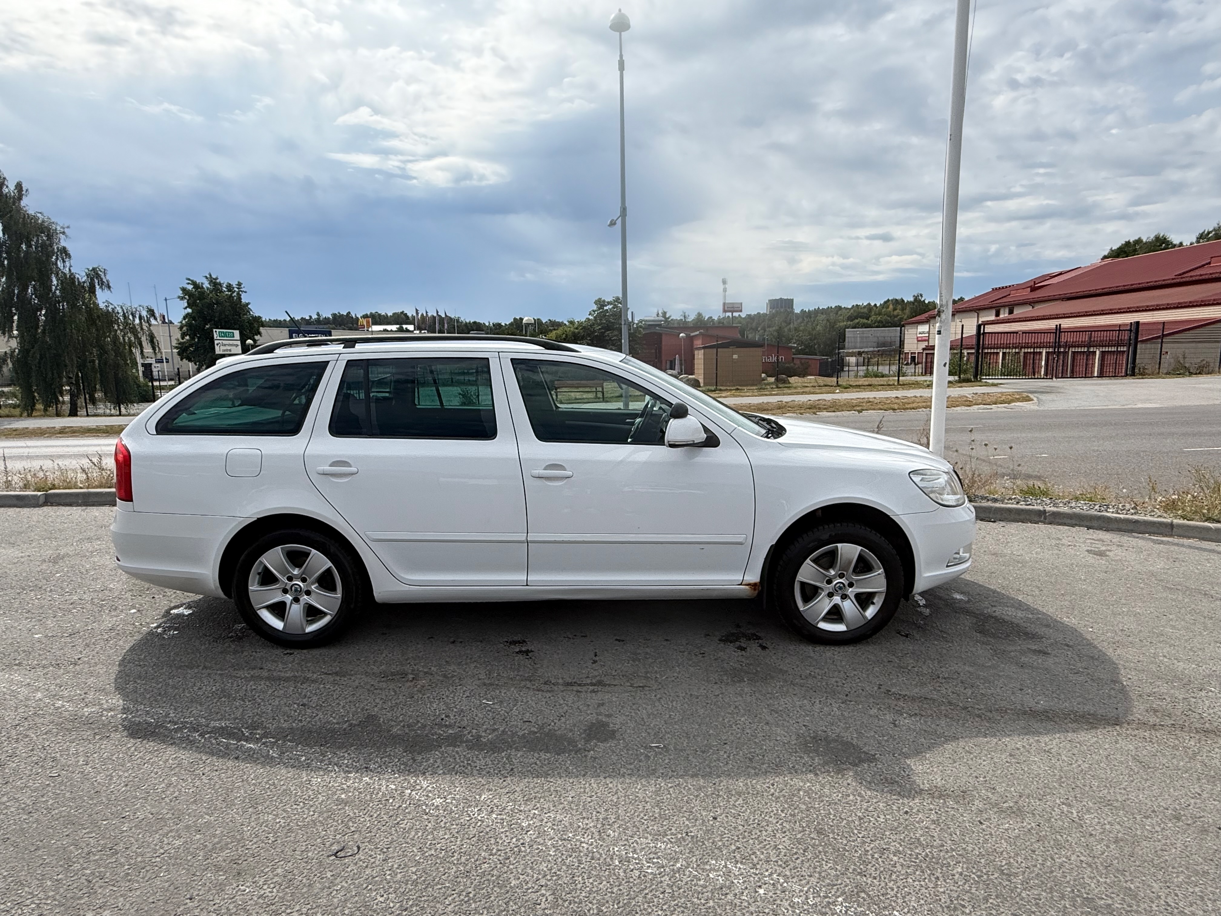 Skoda Octavia Kombi 1.8 TSI Manuell 2012, bild 5/9