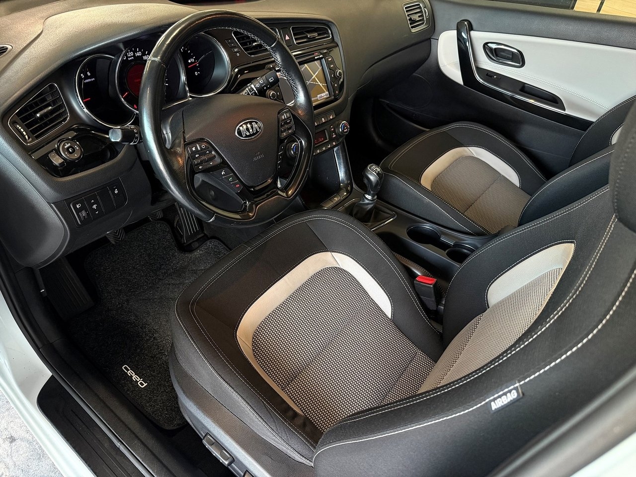 Kia Ceed 2015, bild 7/24