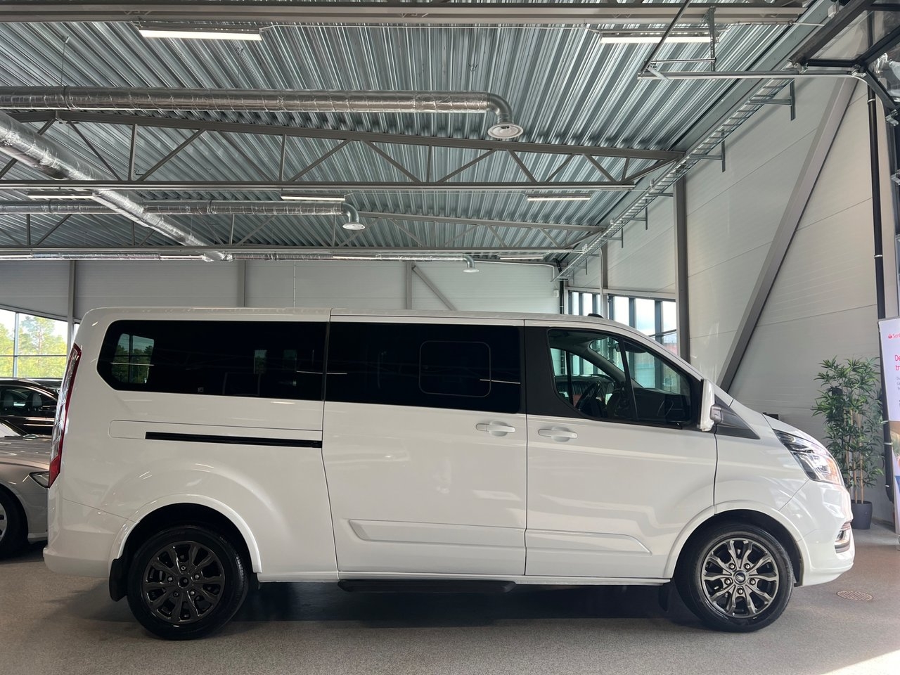 Ford Tourneo Custom 2022, bild 2/10