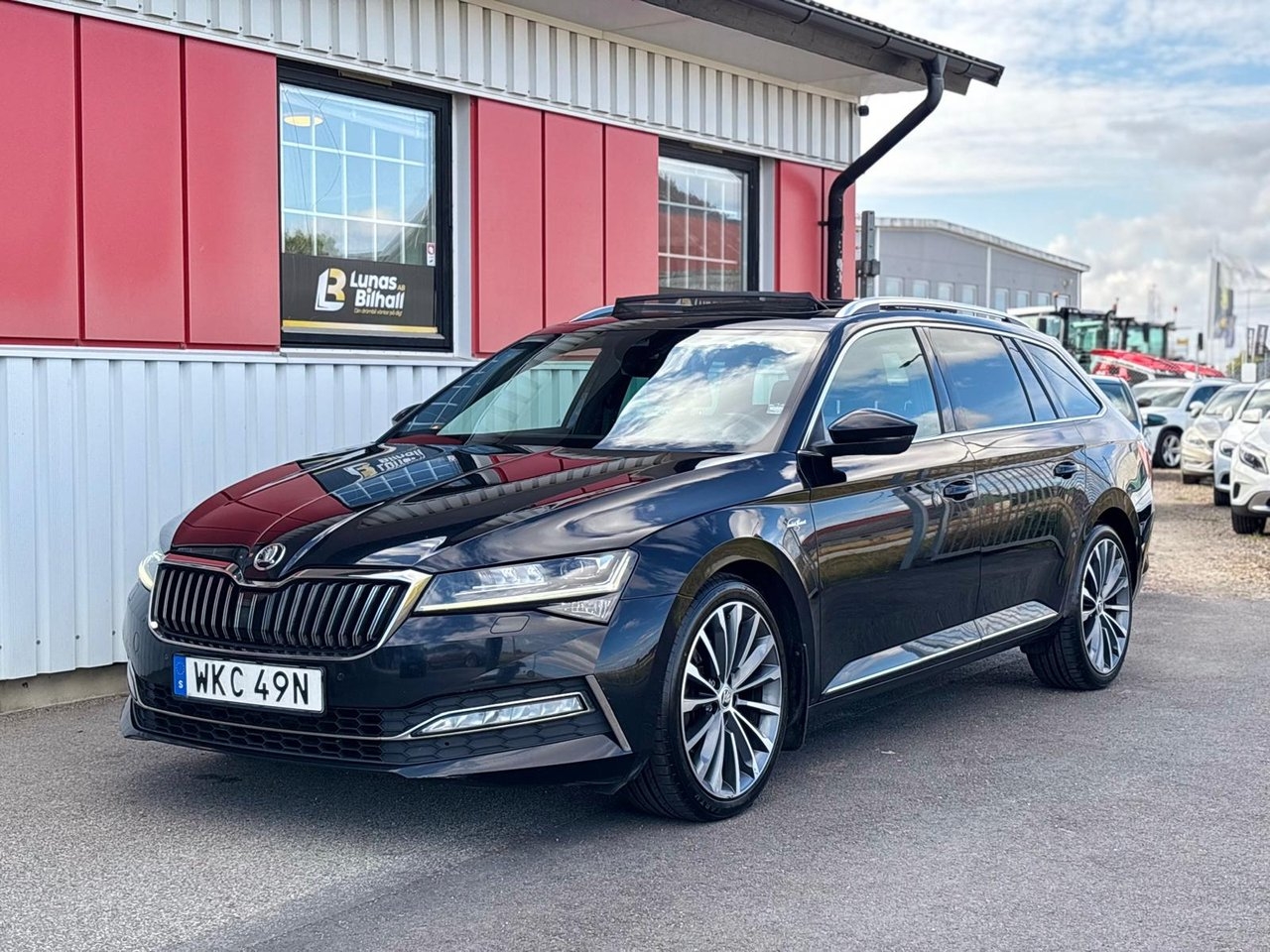 Skoda Superb 2020, photo 2/10